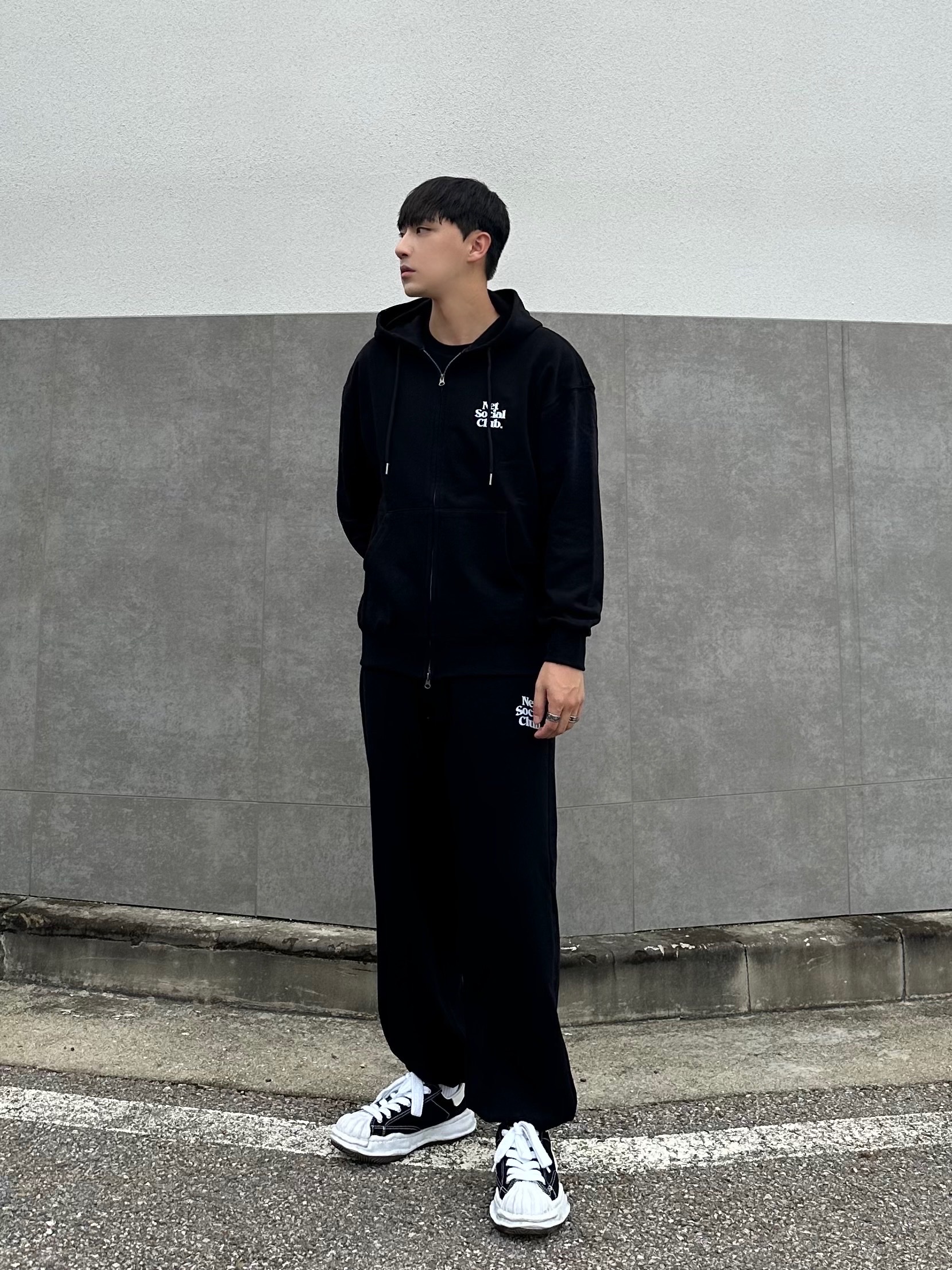 Maison Mihara Yasuhiro Peterson OG Sole Canvas Low Sneakers Black 착용 스타일 - 2