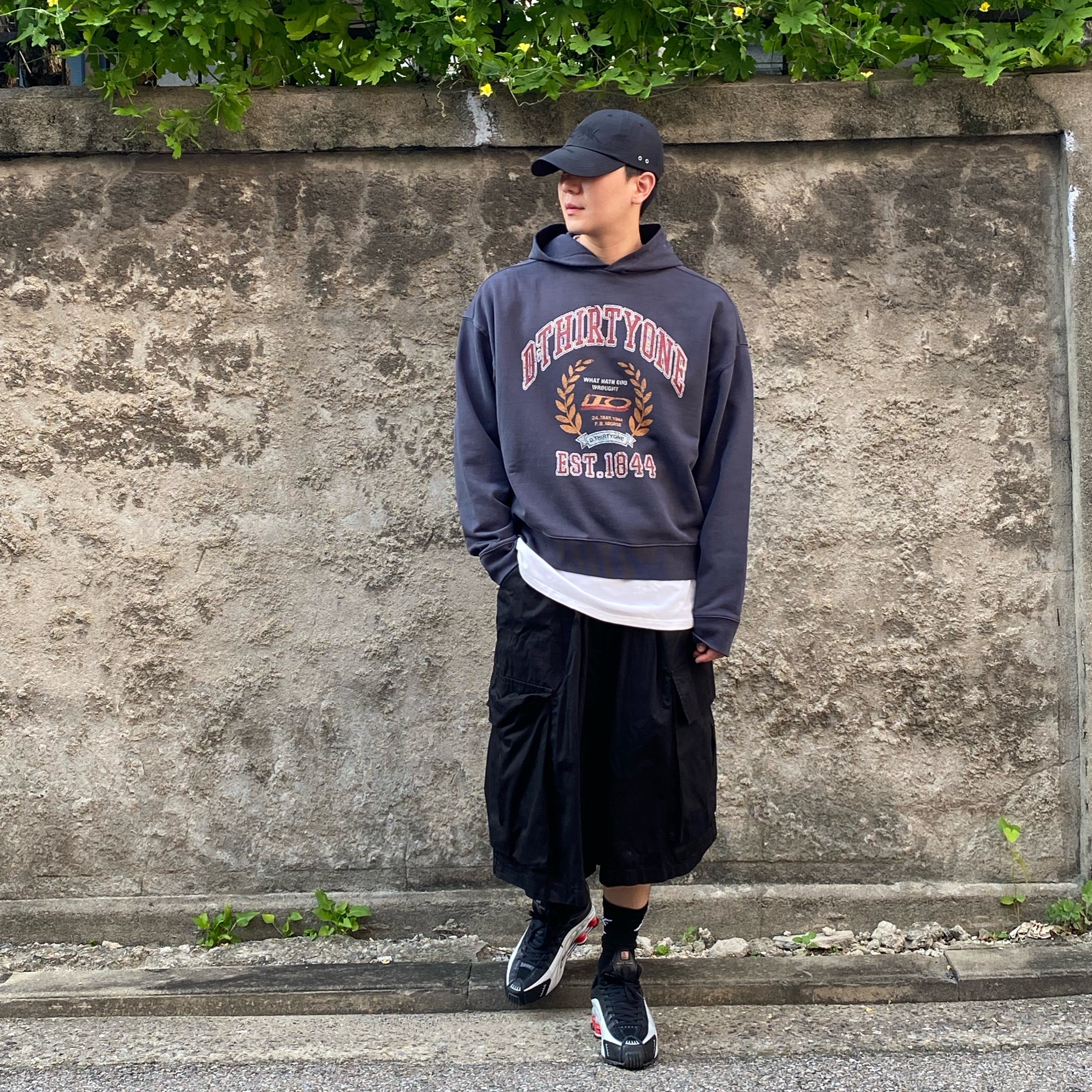 Nike Shox R4 Black and Metallic Silver, Palace x Umbro Socks Black - 24SS 착용 스타일 - 3