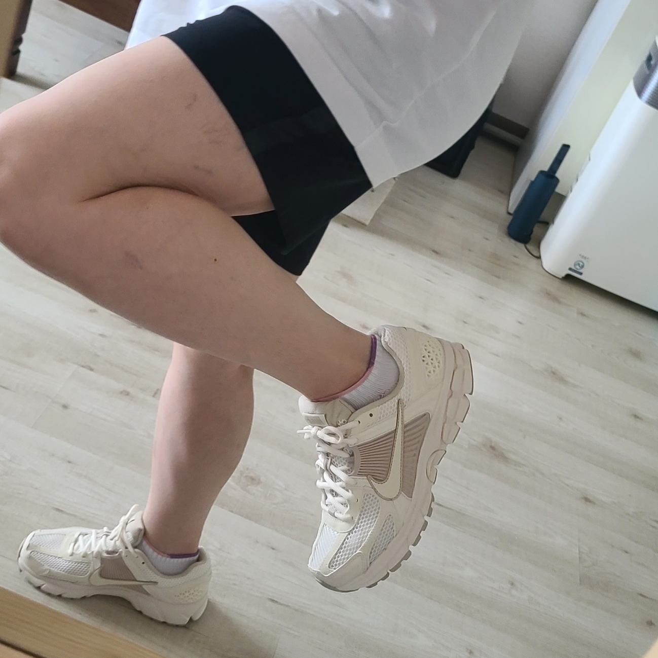 (W) Nike Zoom Vomero 5 Pale Ivory Sanddrift 착용 스타일