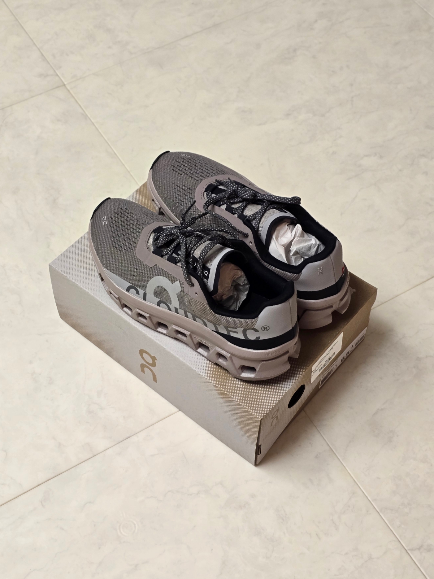 On Running Cloudmonster Cinder Fog 착용 스타일 - 1