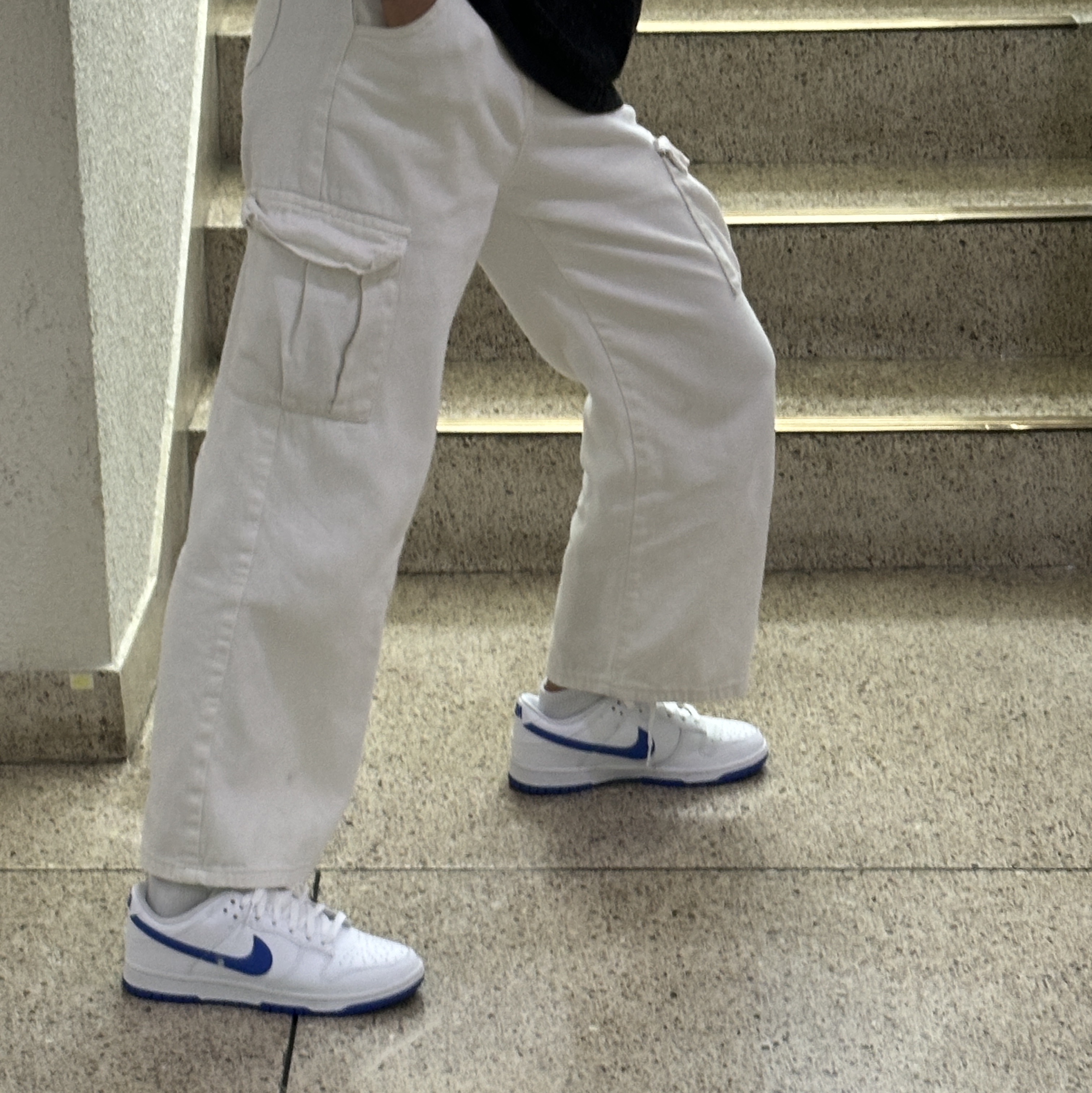 Nike Dunk Low Retro White Hyper Royal 착용 스타일 - 1