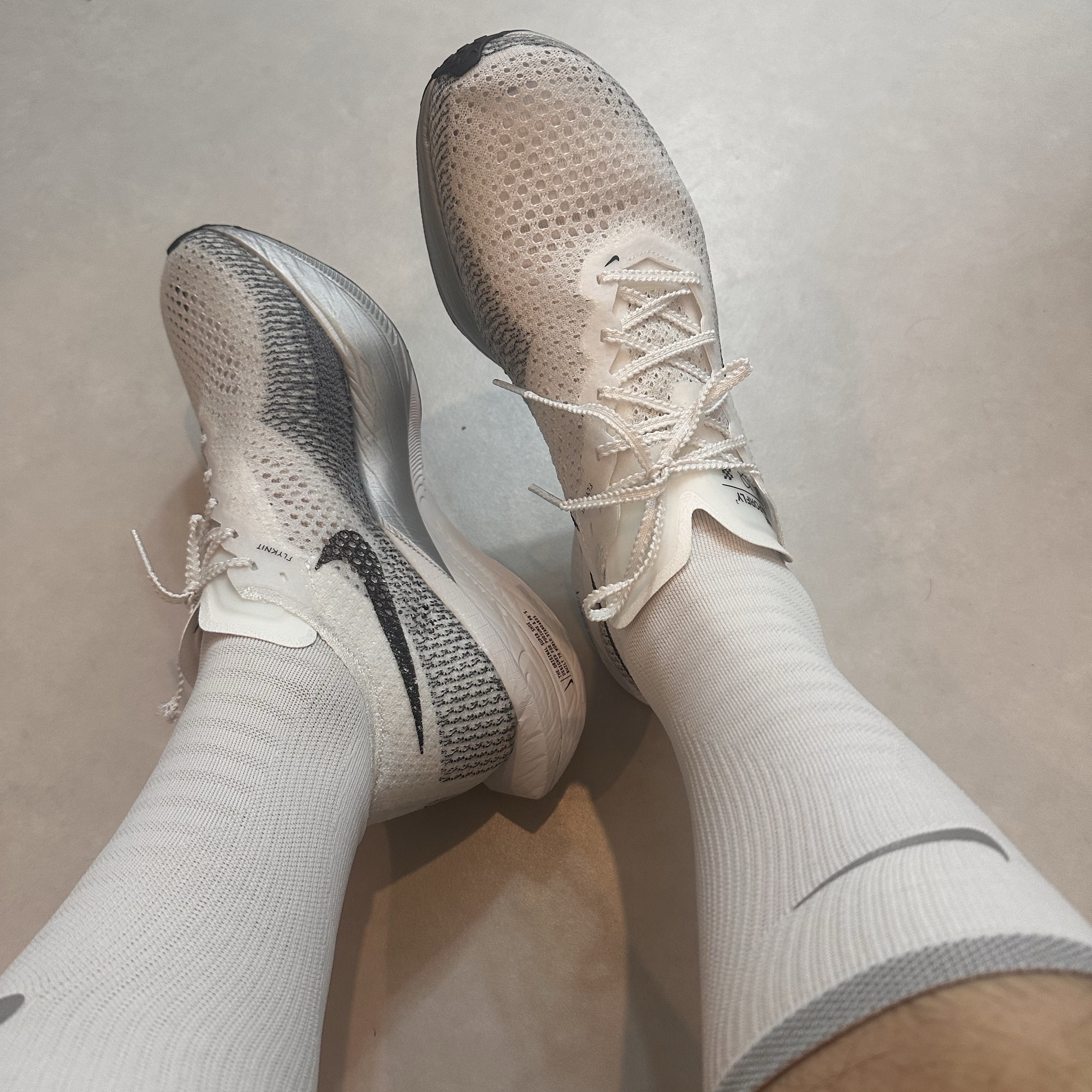 Nike ZoomX Vaporfly Next% 3 White Grey 착용 스타일