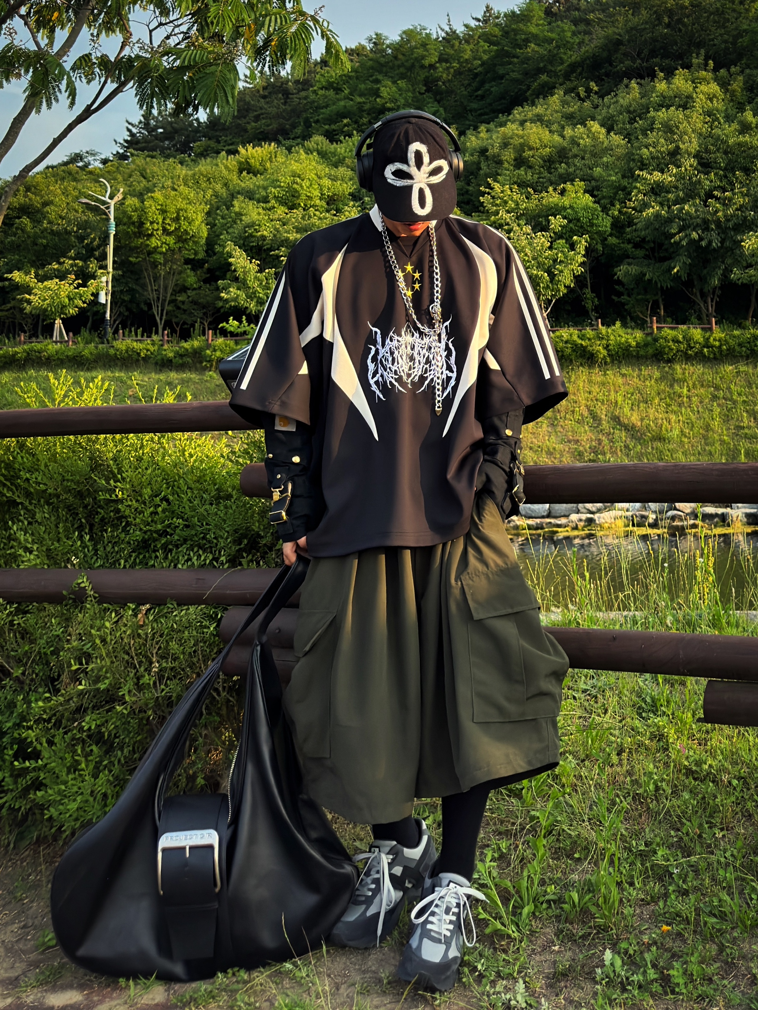 Project G/R Mega Buckle Hobo Bag Black, Ourpas 062 Jersey Black 착용 스타일 - 6