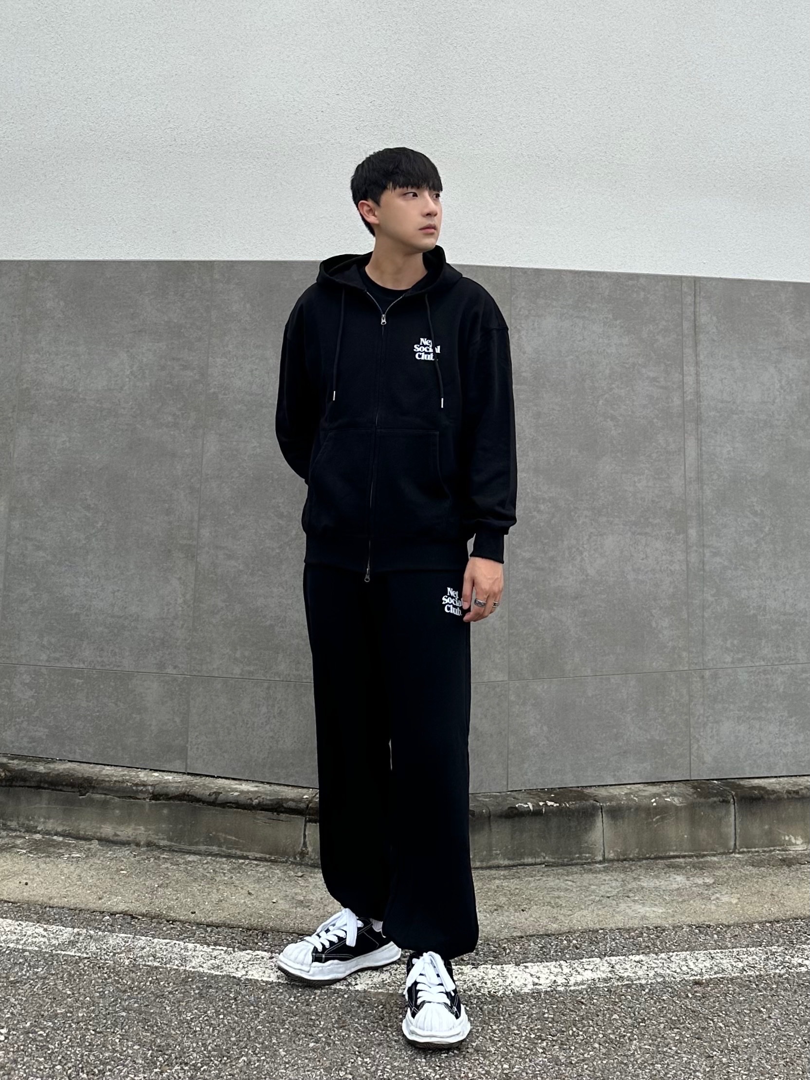 Maison Mihara Yasuhiro Peterson OG Sole Canvas Low Sneakers Black 착용 스타일 - 1