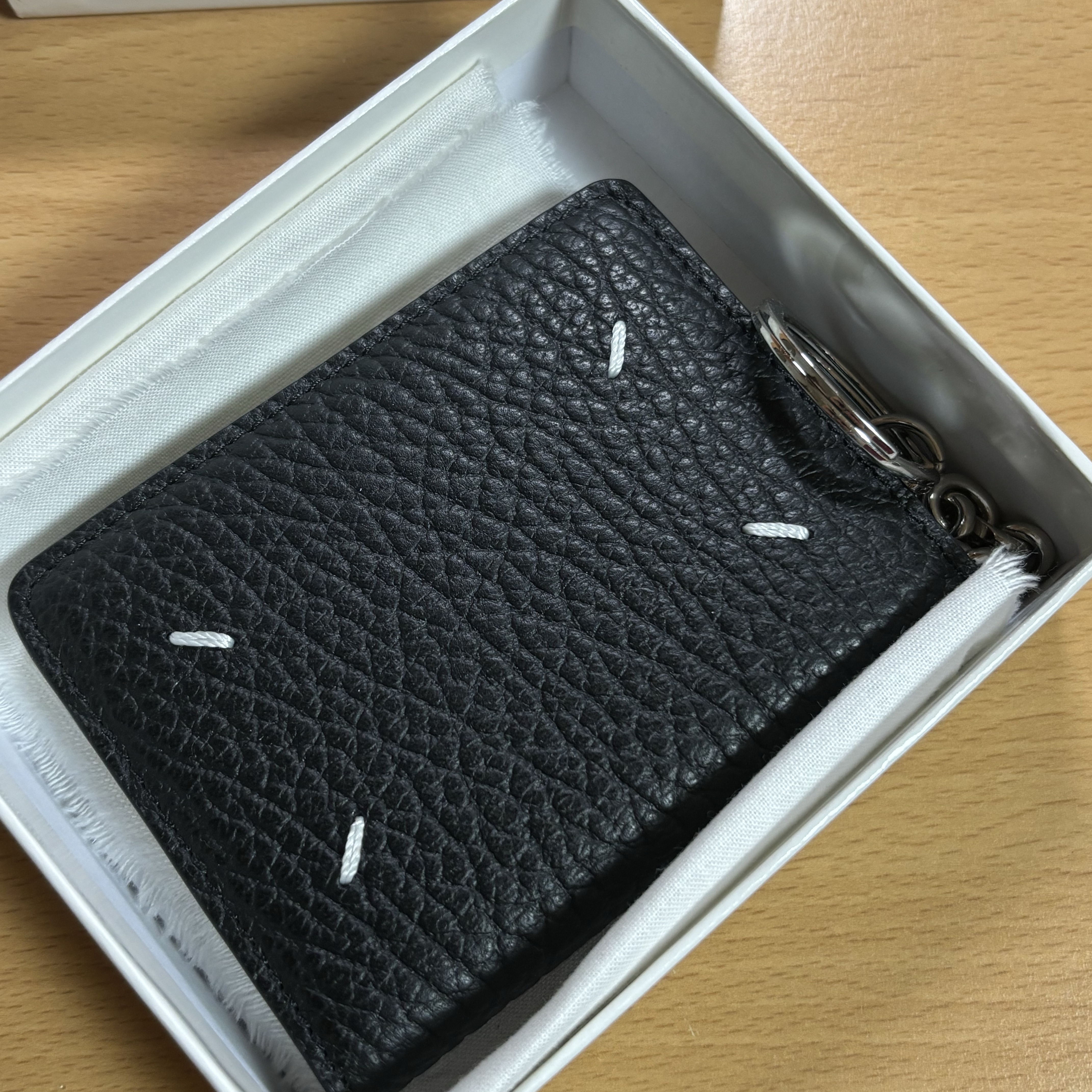 Maison Margiela Keyring Wallet Black 착용 스타일