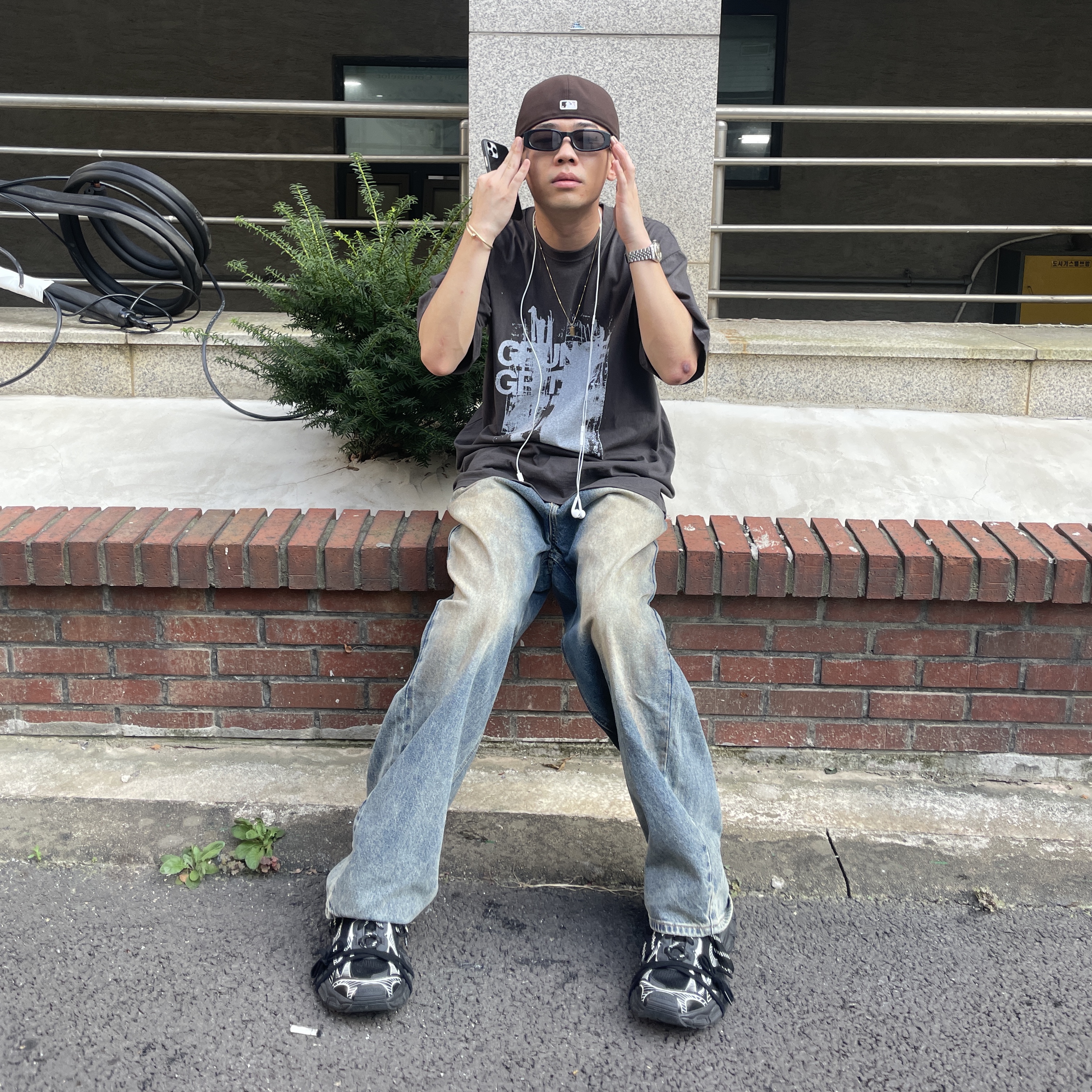 Balenciaga 3XL Sneakers Black White 착용 스타일 - 1