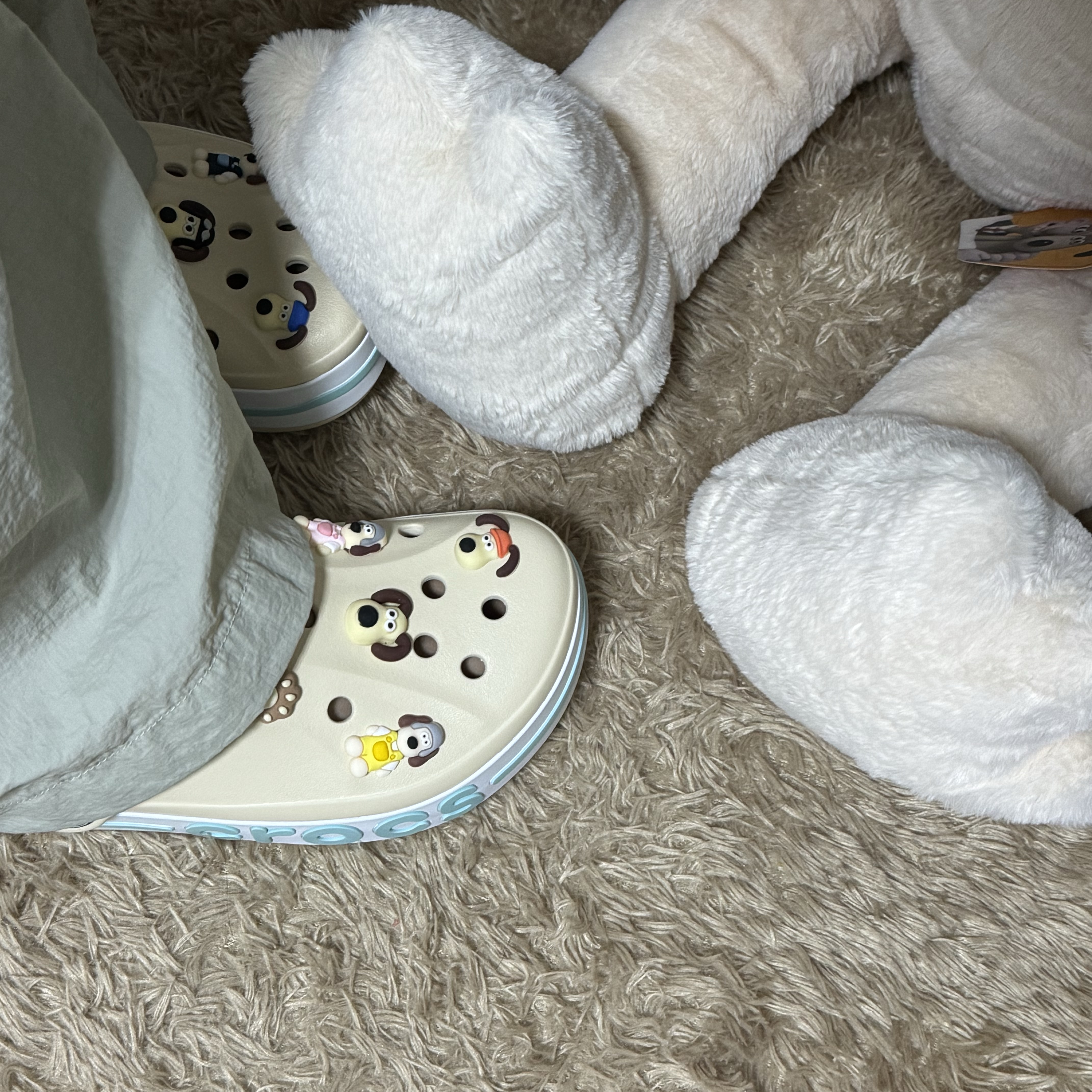 Crocs Bayaband Clog Winter White Multi 착용 스타일 - 2