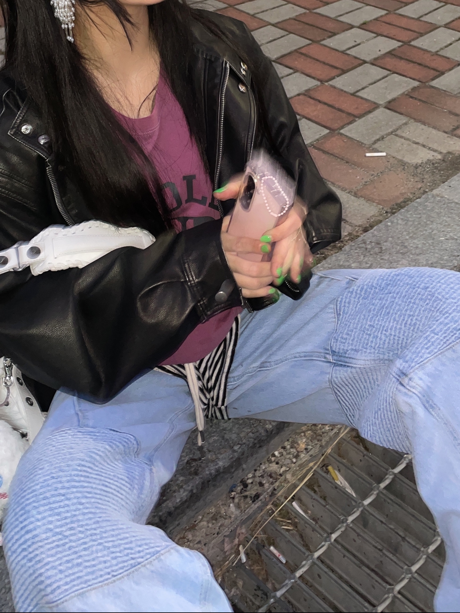 (W) On Running x Post Archive Faction (Paf) Cloudmonster 2 Moondust Chalk, Balenciaga Arena Lambskin Le Cagole XS Shoulder Bag White 착용 스타일 - 5