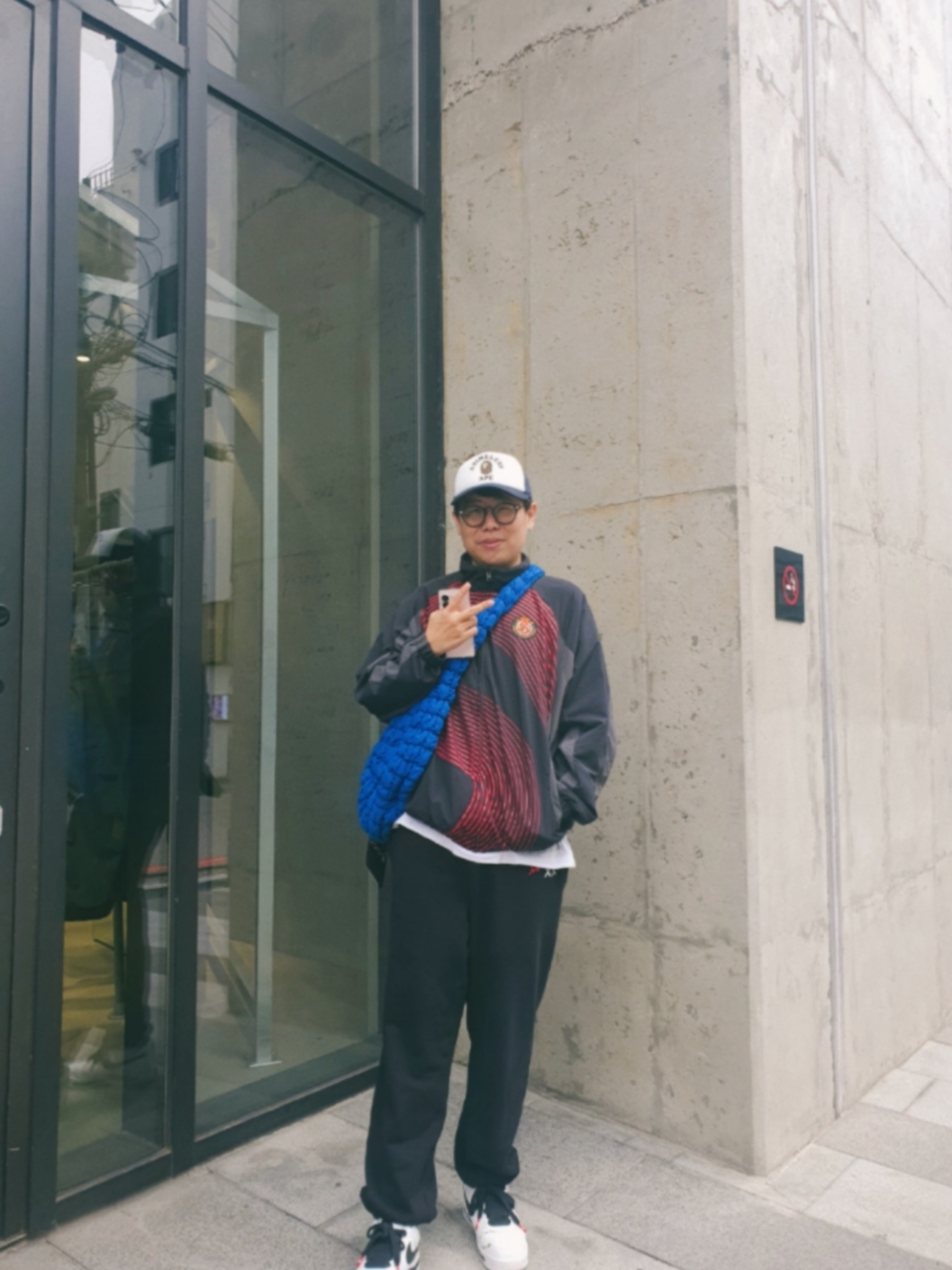 Supreme x MM6 Maison Margiela Box Logo T-Shirt White - 24SS, BAPE x JJJJound College Mesh Cap White Navy 착용 스타일 - 2