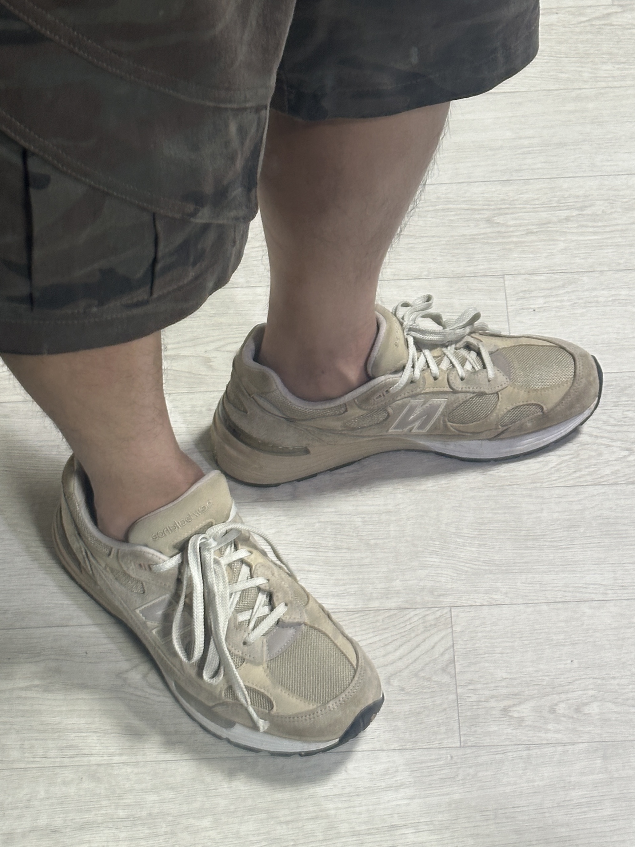 New Balance 992 Made in USA Tan 착용 스타일 - 3