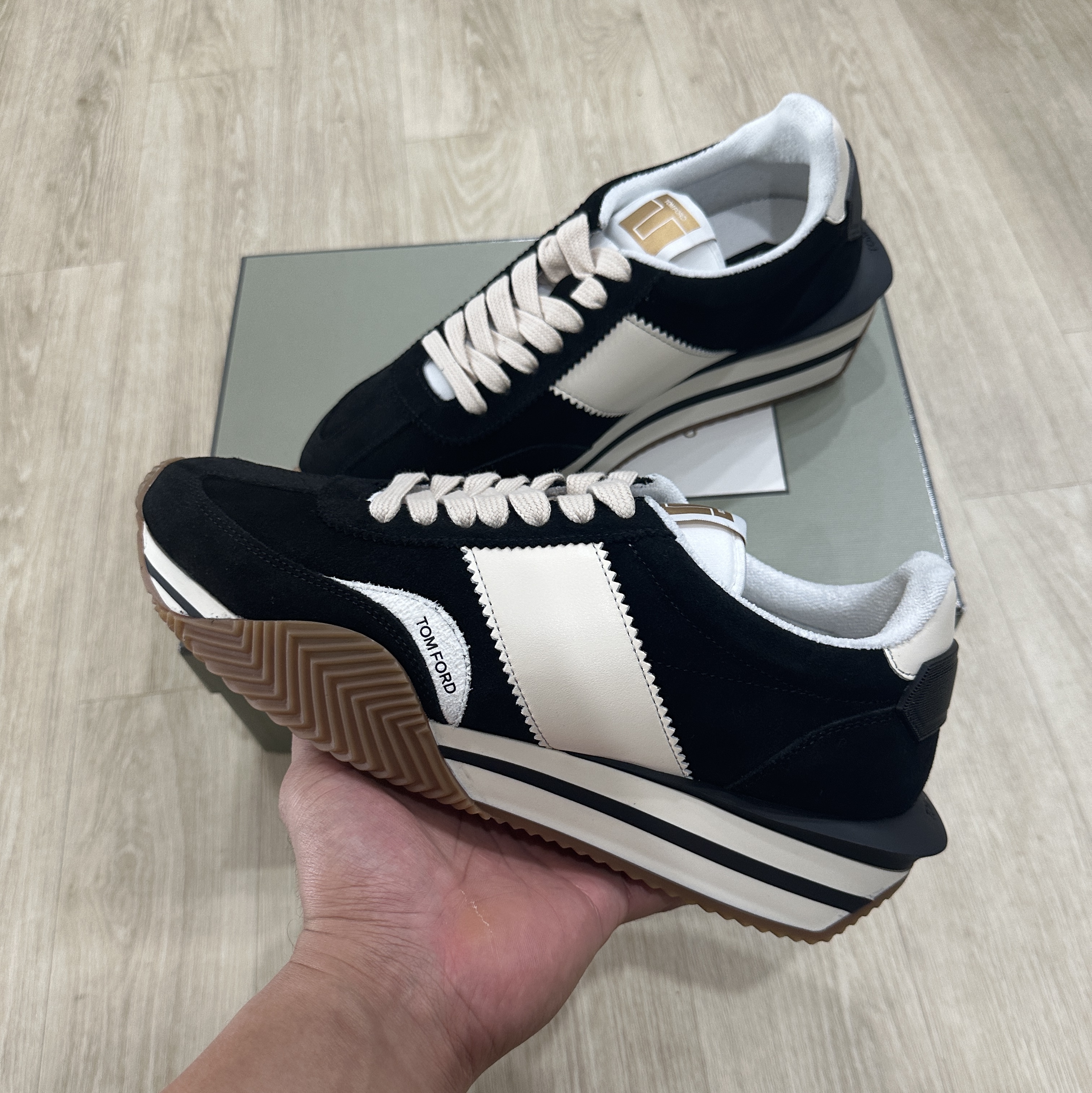 Tom Ford Suede James Sneakers Black Cream 착용 스타일