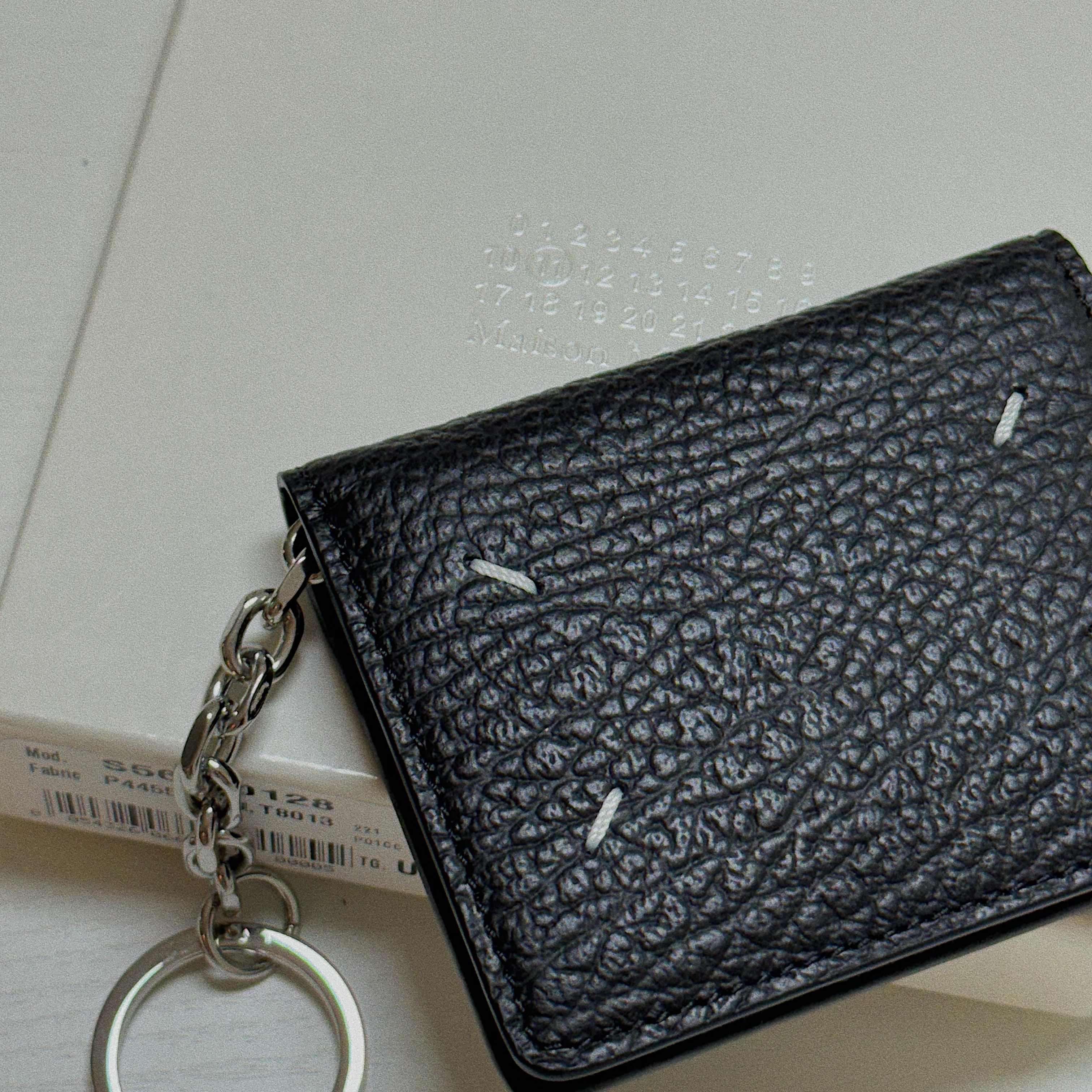 Maison Margiela Keyring Wallet Black 착용 스타일