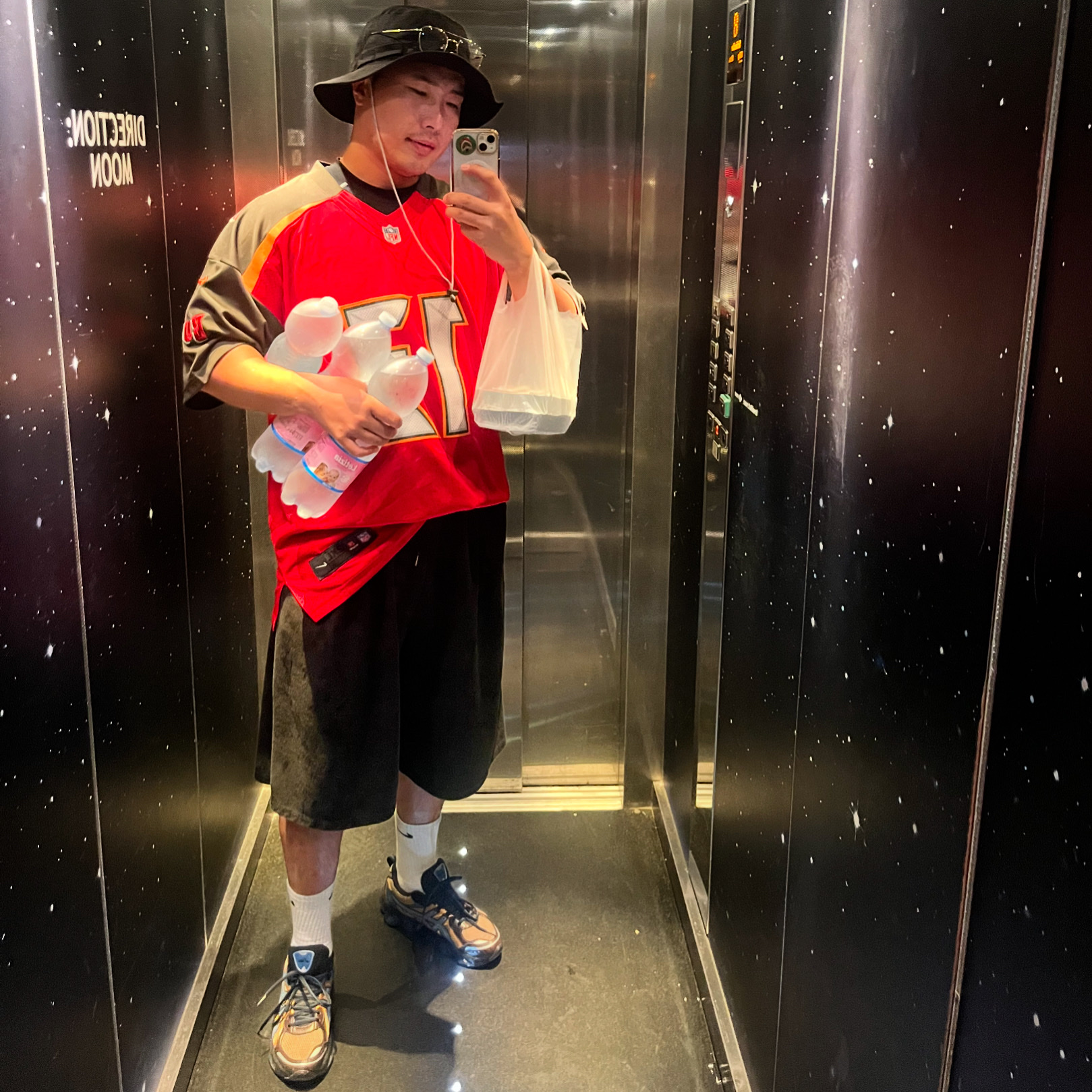 Kith x NFL Giants Mitchell & Ness Victor Cruz Jersey Sandrift, Asics Gel-Quantum Kinetic Carbon Pure Gold 착용 스타일