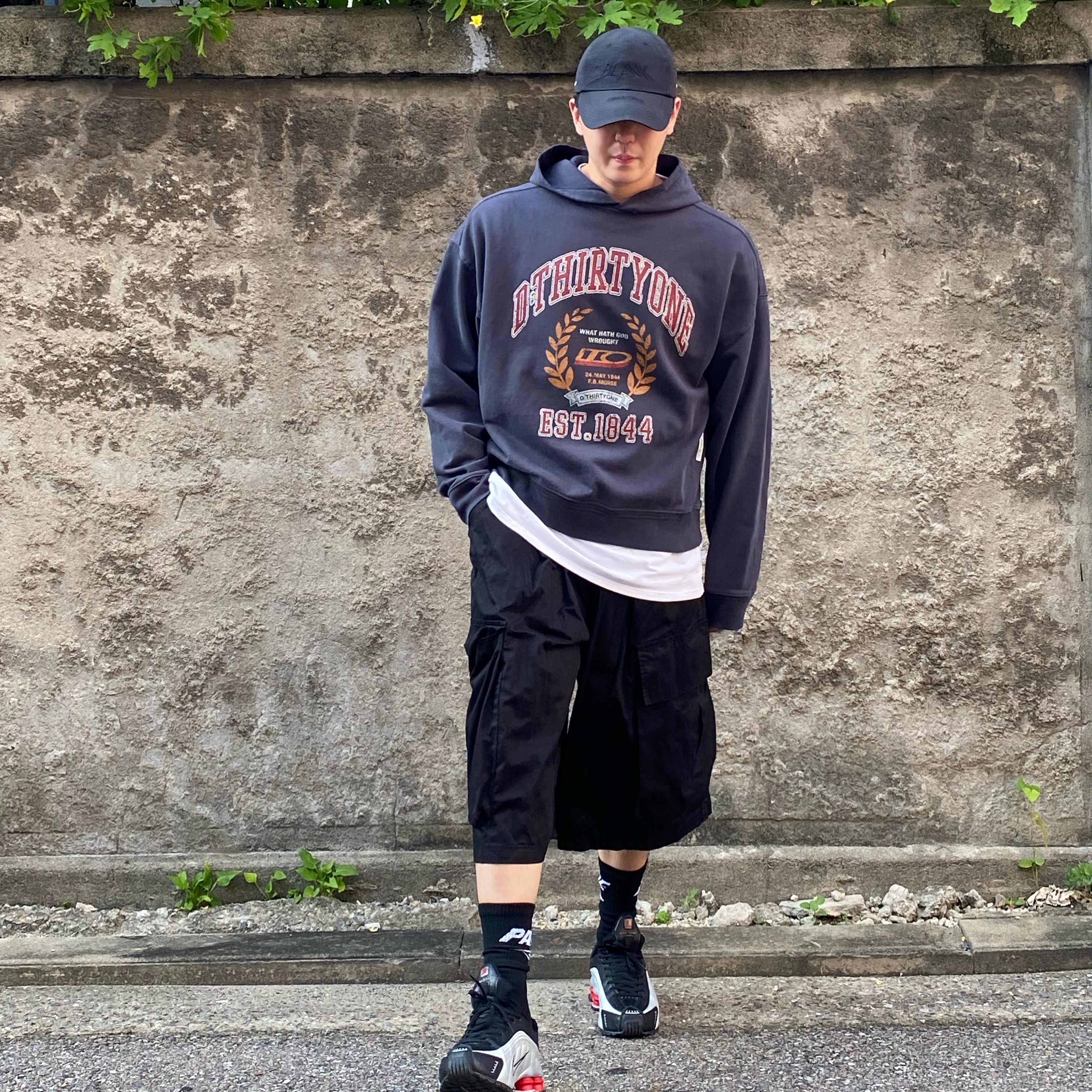 Nike Shox R4 Black and Metallic Silver, Palace x Umbro Socks Black - 24SS 착용 스타일 - 2