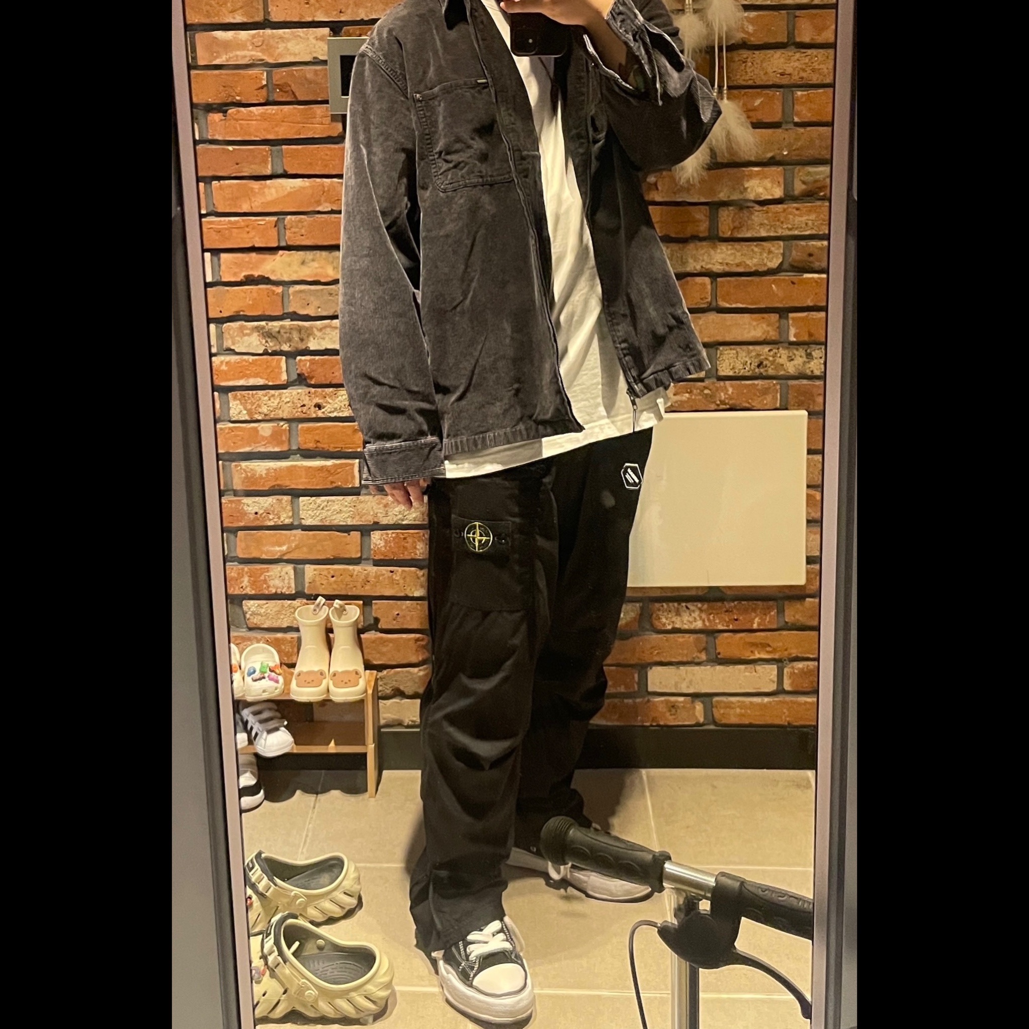 Supreme Washed Corduroy Zip Up Shirt Black - 24SS, Maison Mihara Yasuhiro Peterson OG Sole Canvas Low Sneakers Black 착용 스타일