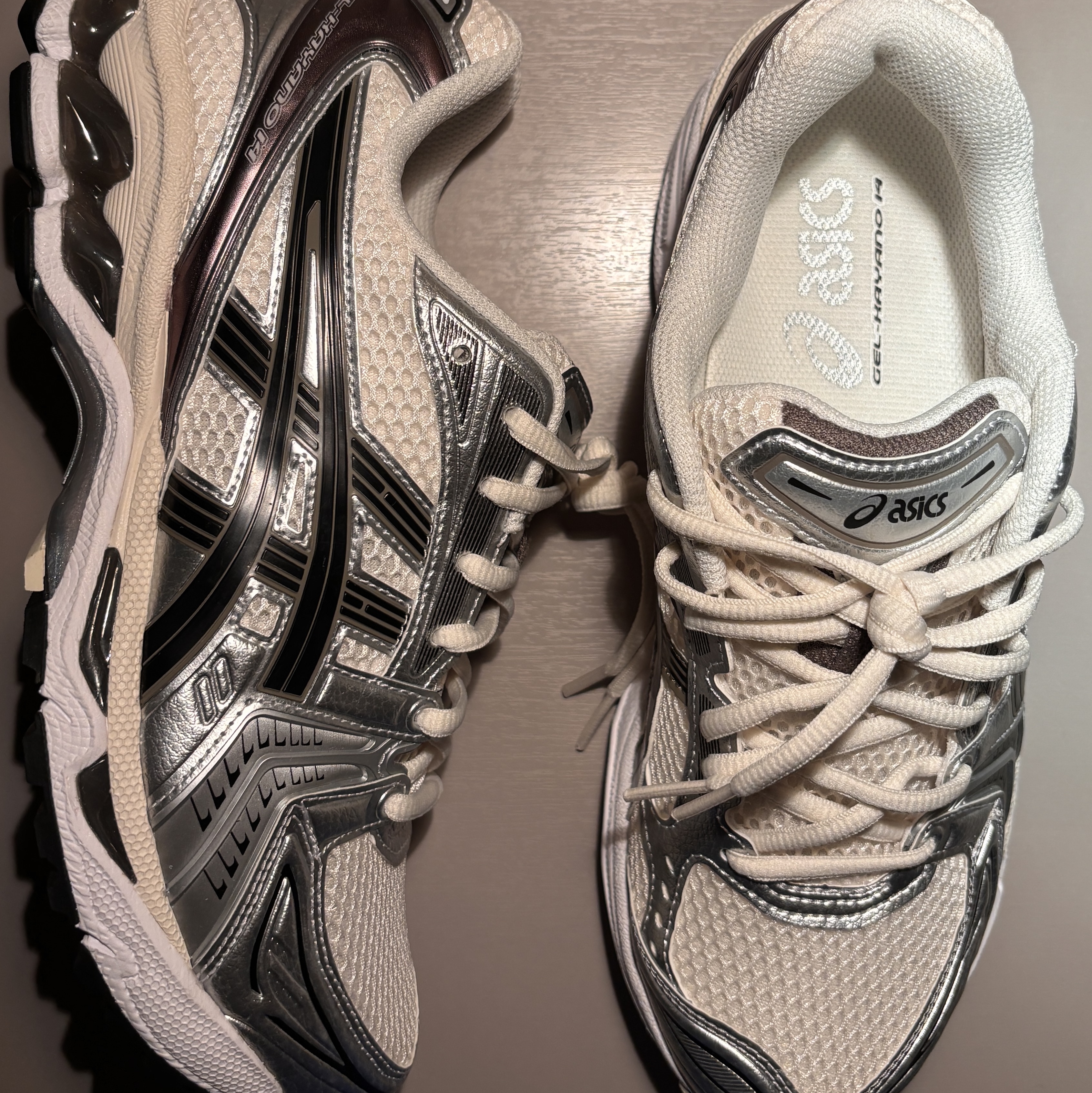 Asics Gel-Kayano 14 Cream Black 착용 스타일 - 1