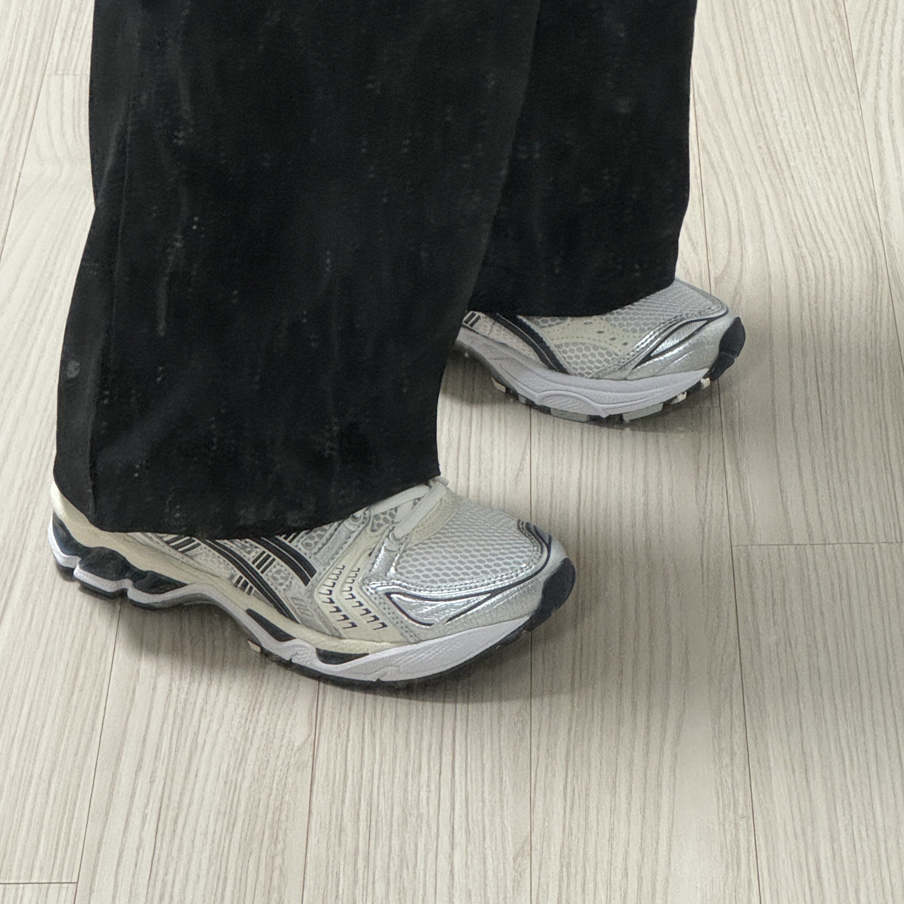 (W) Asics Gel-Kayano 14 White Midnight 착용 스타일