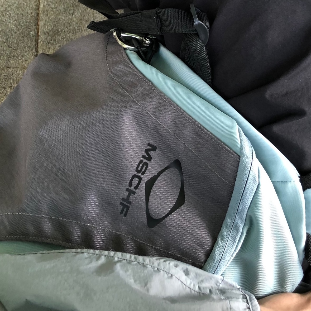 Mischief Rhombus Backpack Blue, Mischief Rhombus Keyring Silver 착용 스타일