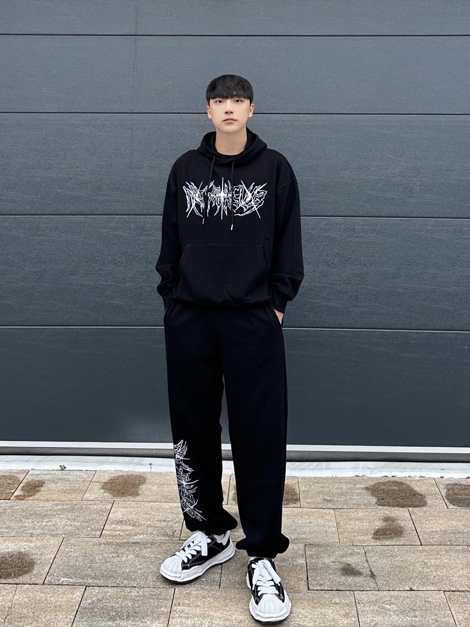 Maison Mihara Yasuhiro Peterson OG Sole Canvas Low Sneakers Black 착용 스타일 - 1