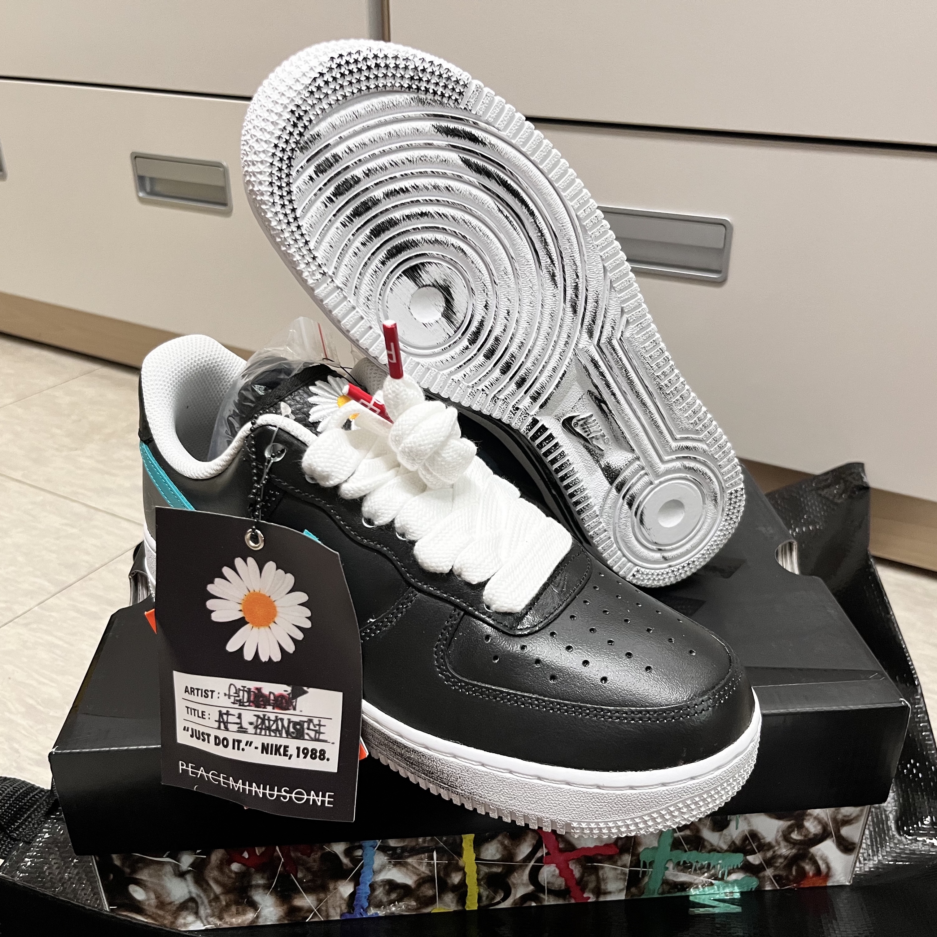 Nike x Peaceminusone Air Force 1 Low Para-Noise 3.0 Black and Multicolor 착용 스타일 - 4