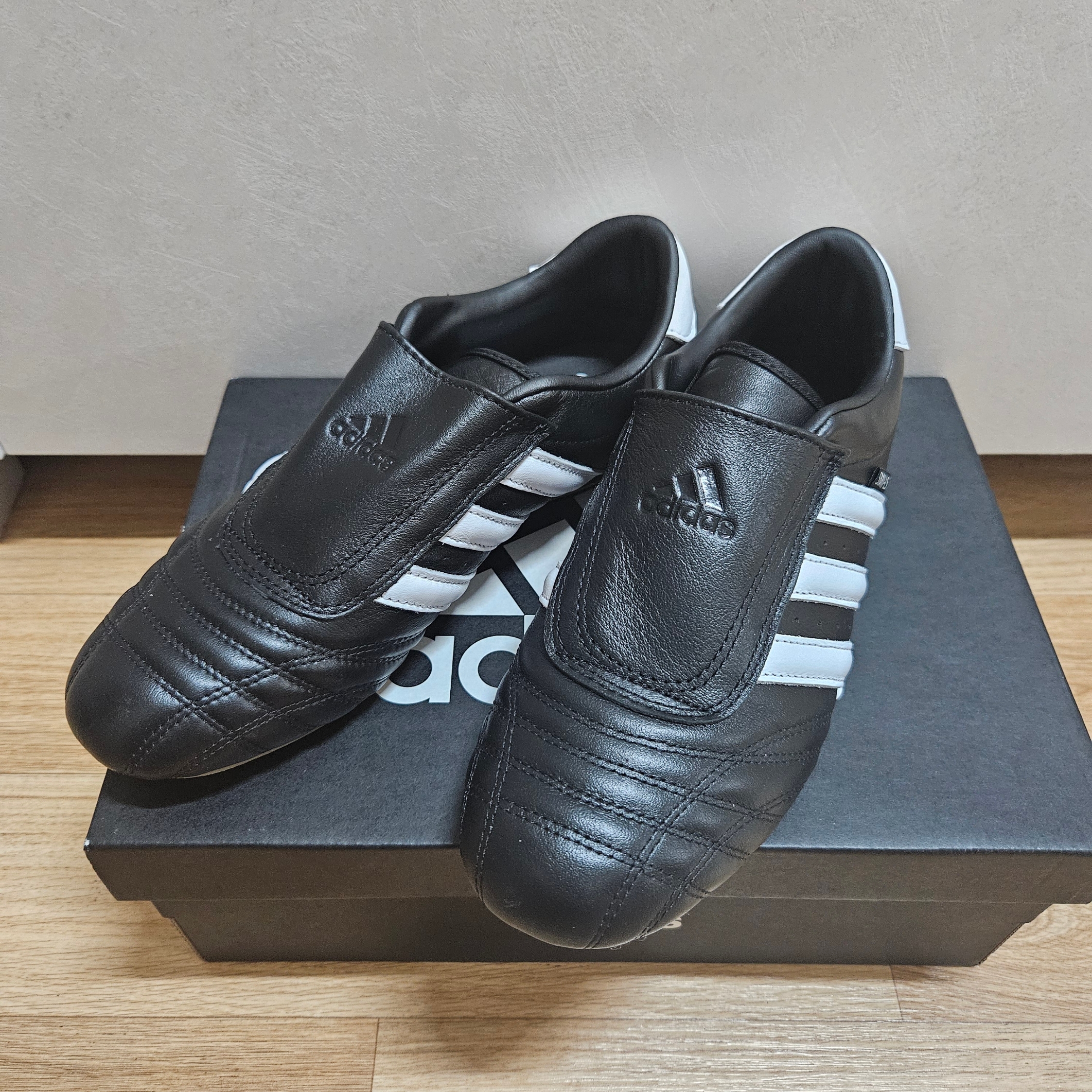 (W) Adidas Taekwondo Core Black Cloud White 착용 스타일 - 1
