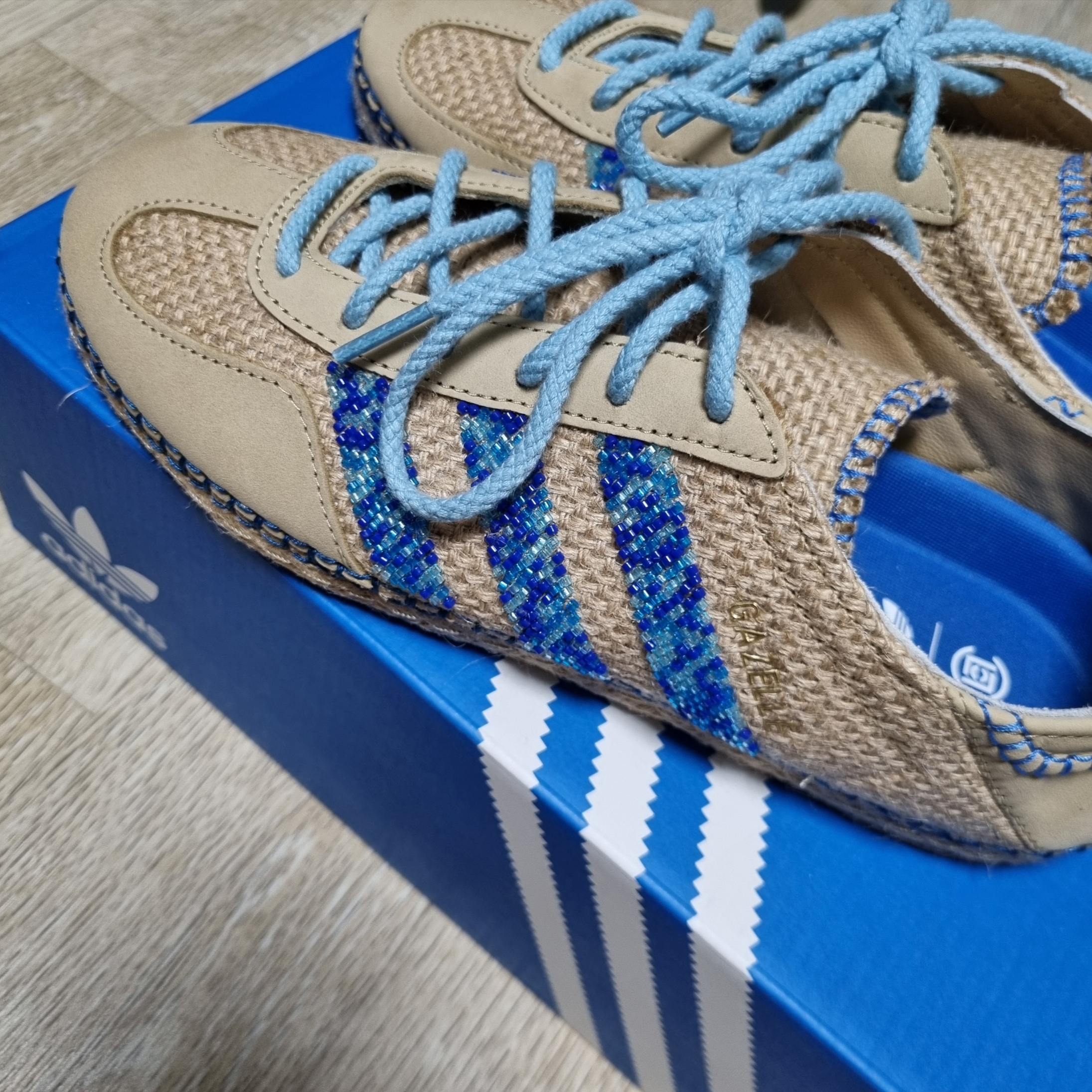 Adidas x Clot Gazelle Linen Khaki Light Blue 착용 스타일