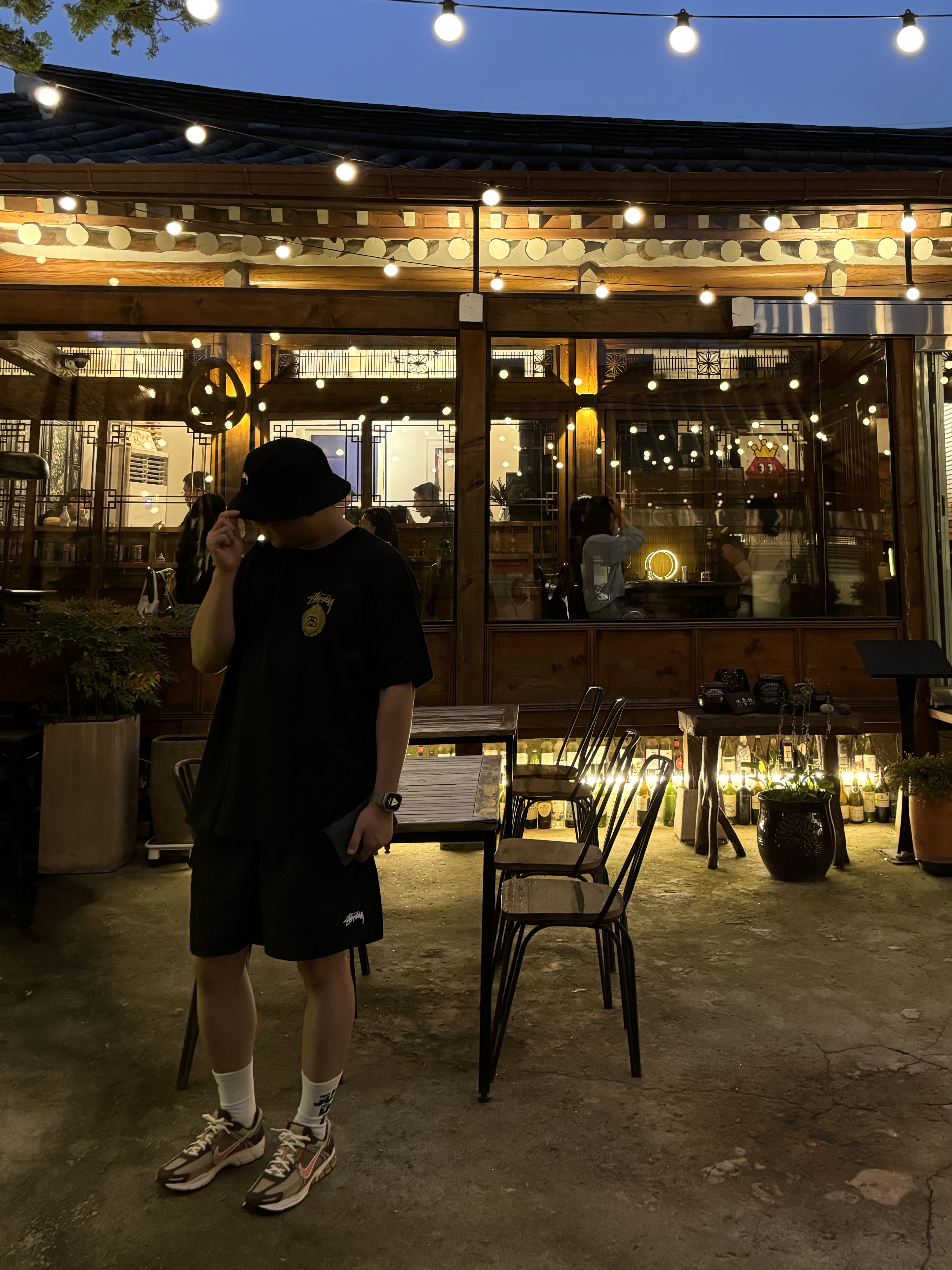Stussy Crown Wreath Pigment Dyed T-Shirt Black, Stussy Stock Water Shorts Black 착용 스타일 - 1