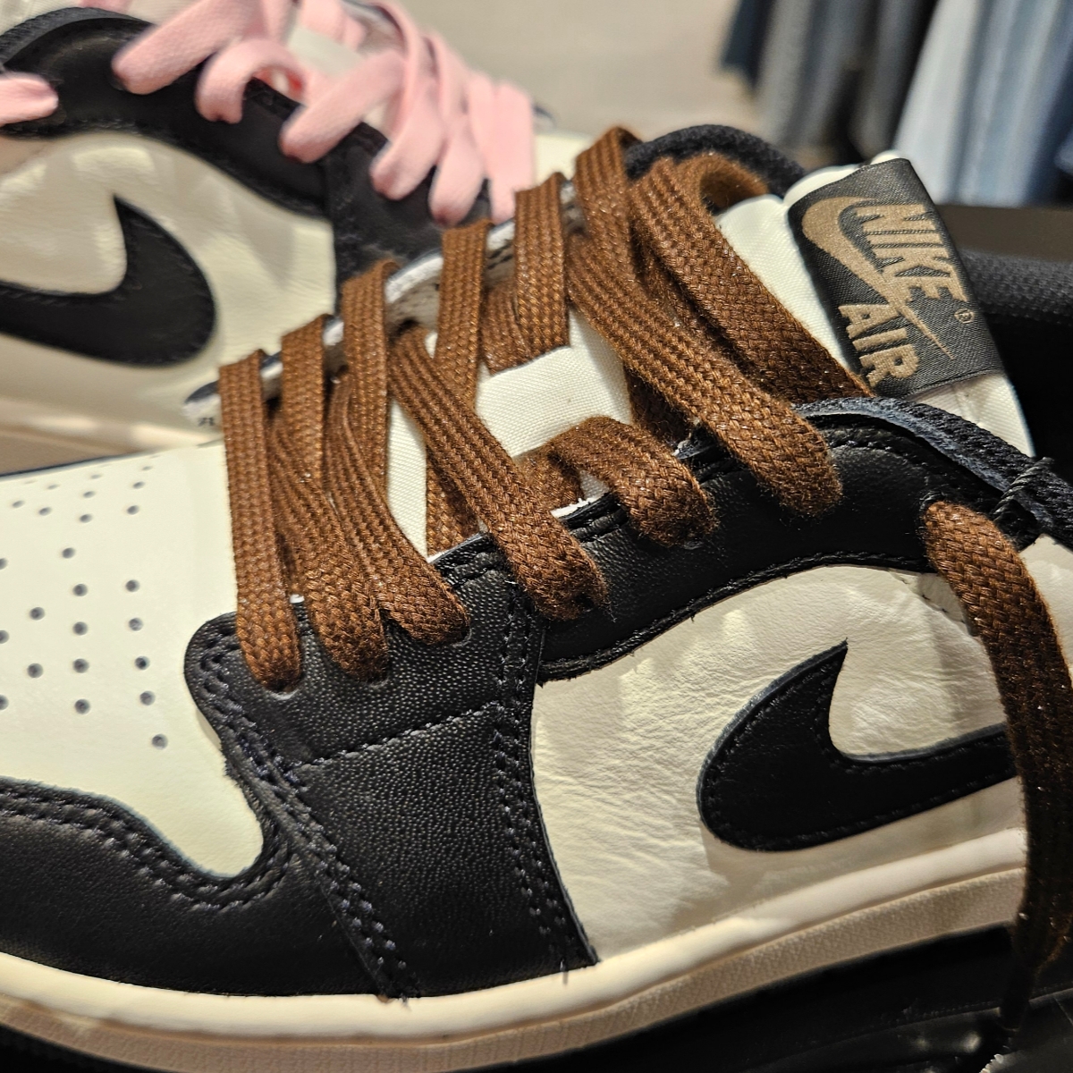 Jordan 1 Retro Low OG Mocha 착용 스타일 - 2