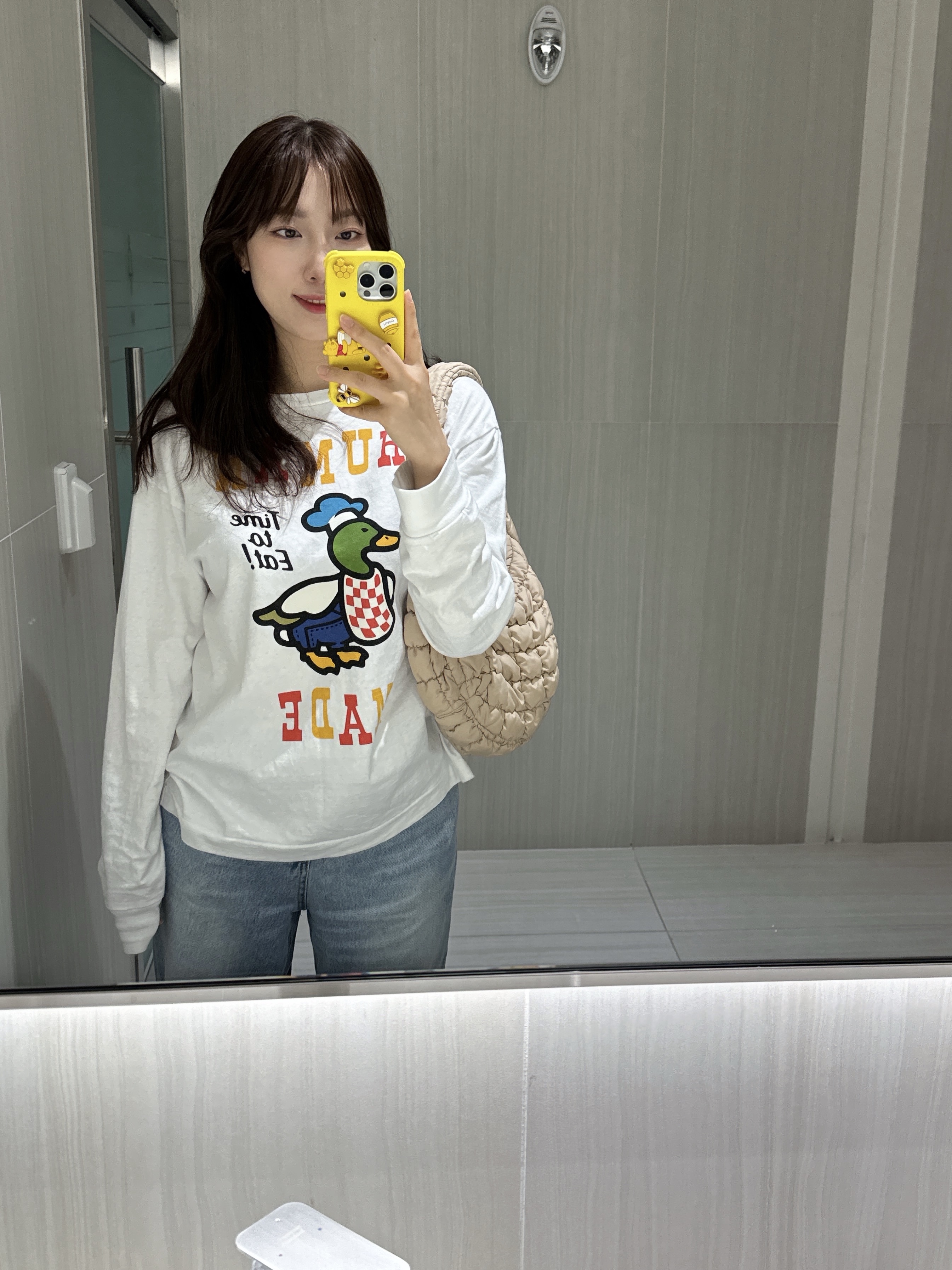 Human Made Graphic L/S T-Shirt White, COS Quilted Mini Bag Beige 착용 스타일 - 1