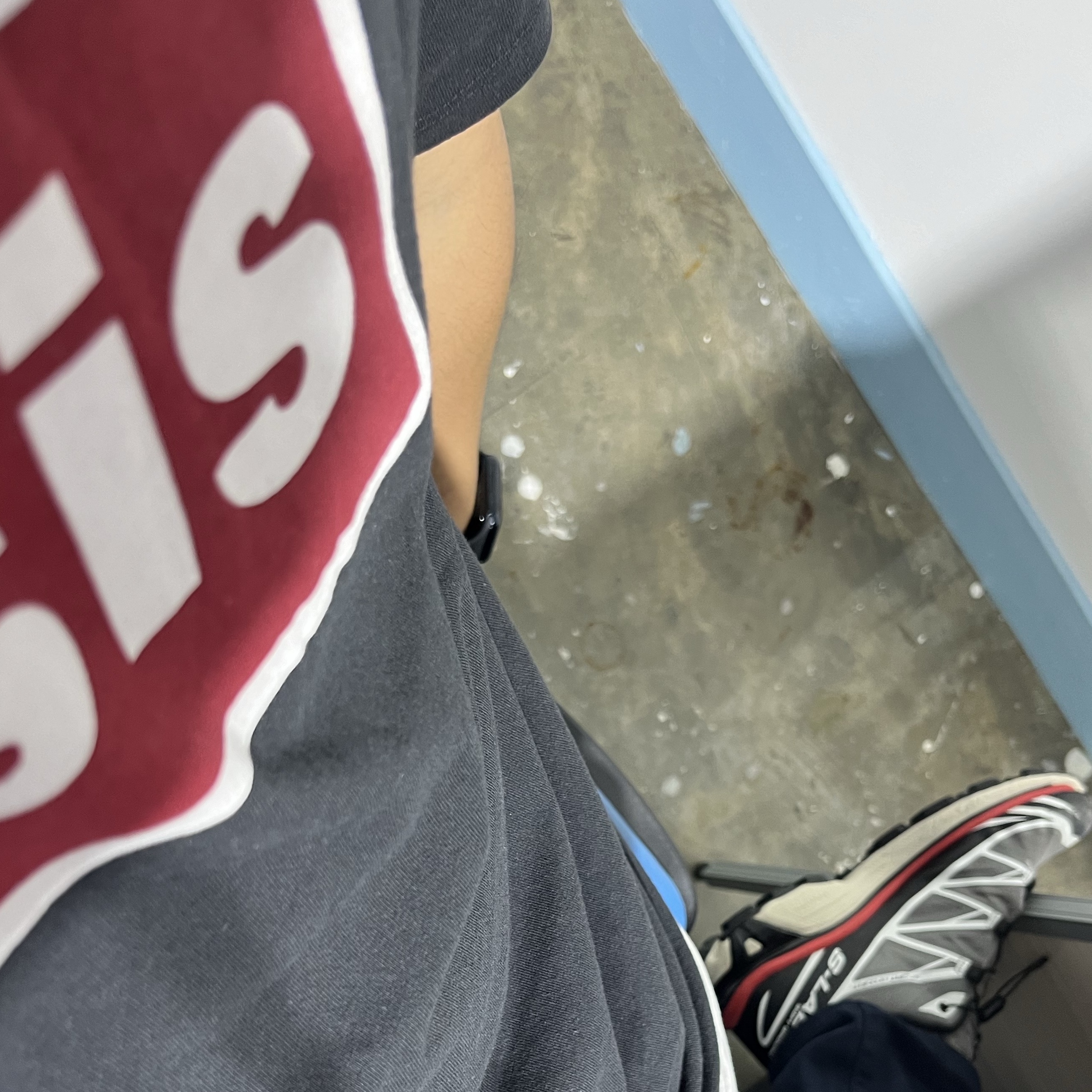 Levi's x Oasis Deca Logo T-Shirt Black 착용 스타일
