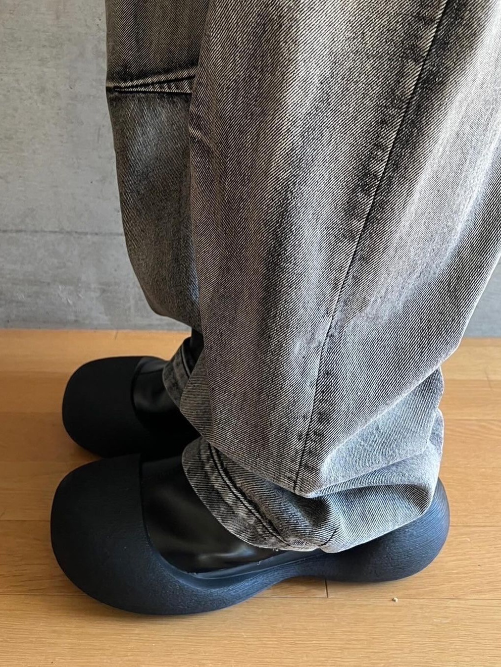Entire Studios Gem Jeans Chargrill - 24FW 착용 스타일 - 6