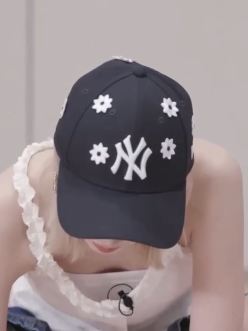 NICK GEAR 3D Flower Cap Black (Black Badge), [KREAM 단독] NICK GEAR 3D Flower Cap Black (Green Badge) 착용 스타일