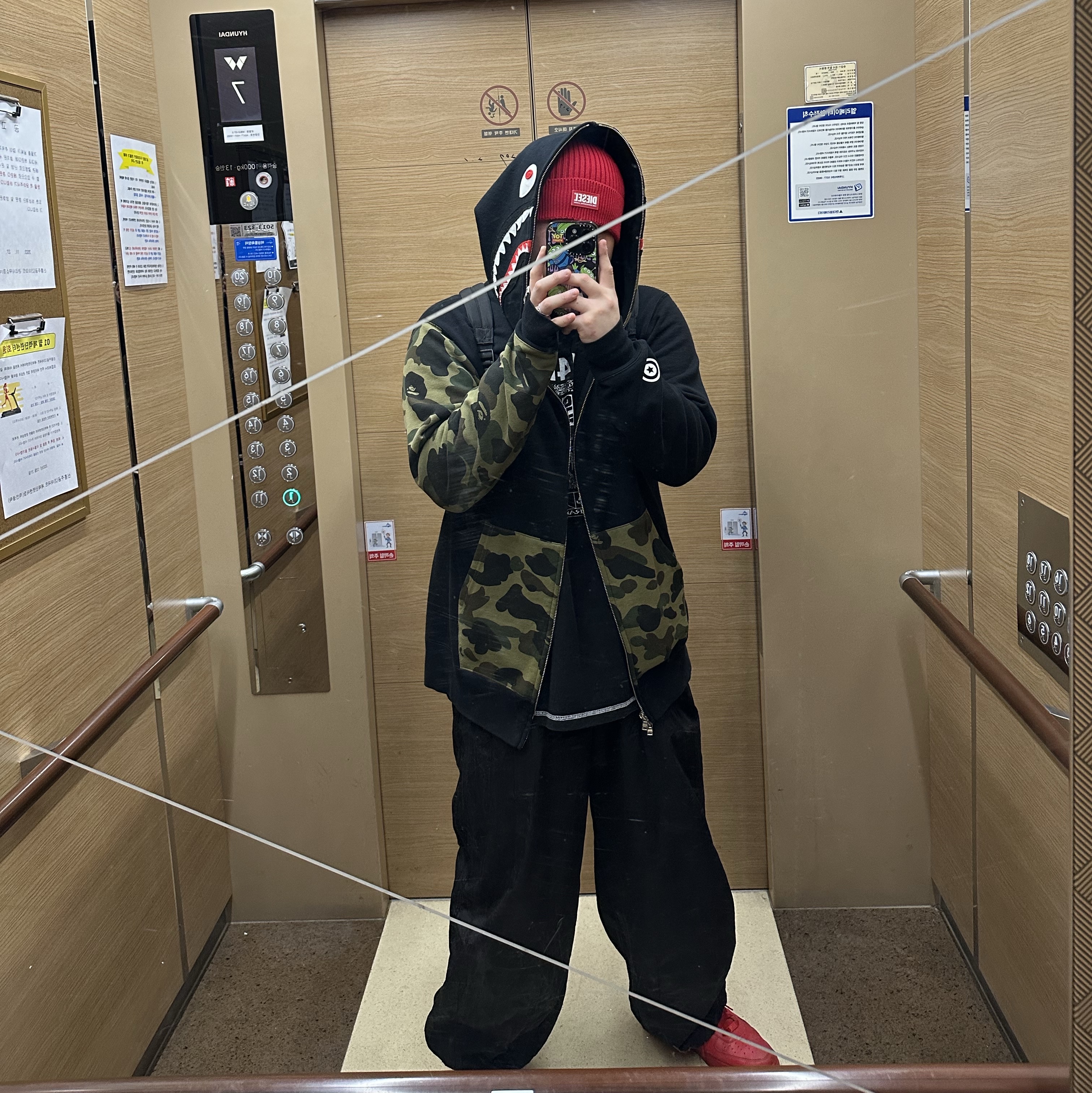 Diesel K-Coder-G 2X2 Ribbed Beanie with Logo Patch Red, Nike Air Force 1 '07 LV8 Low 1 Triple Red 착용 스타일