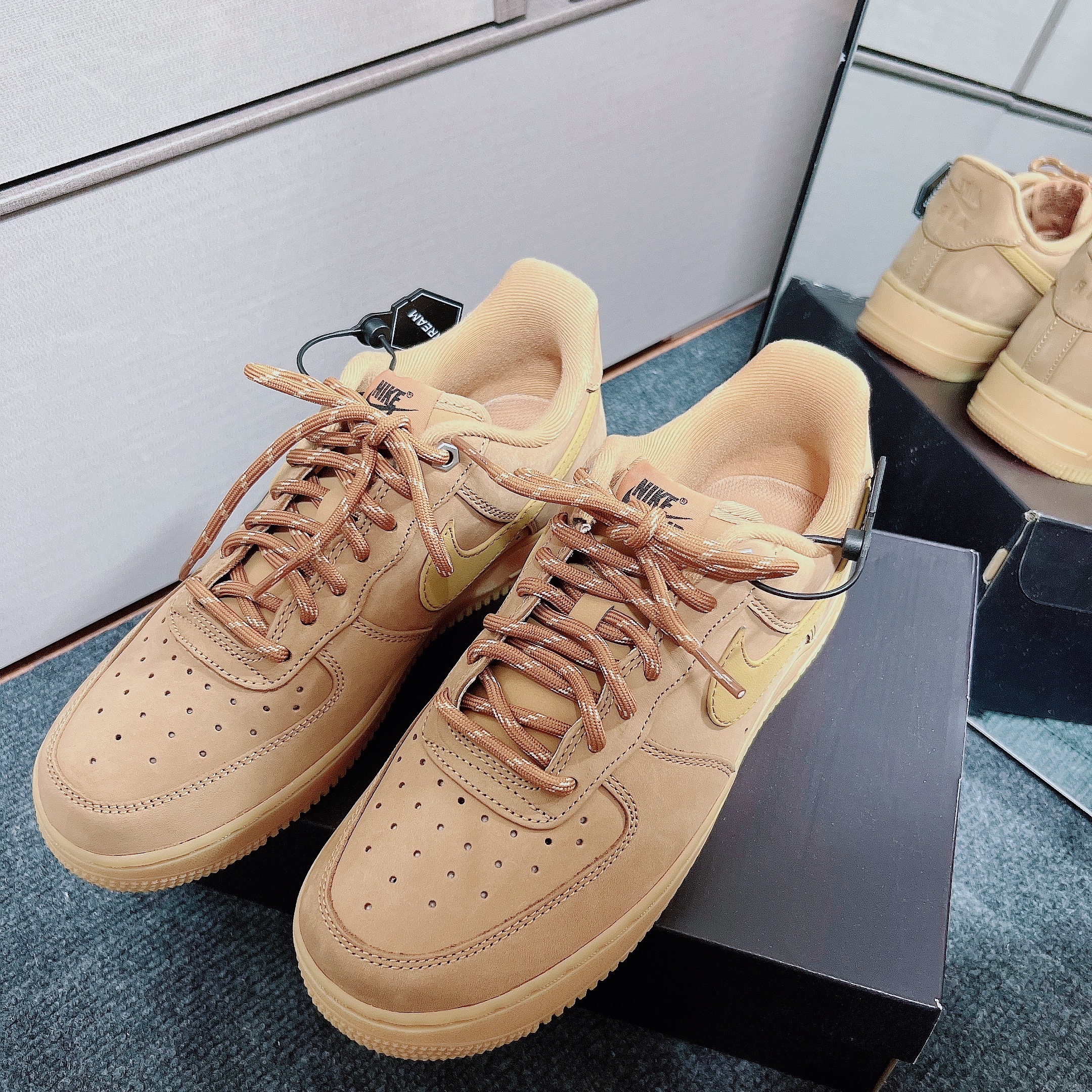 Nike Air Force 1 '07 WB Flax 착용 스타일 - 5