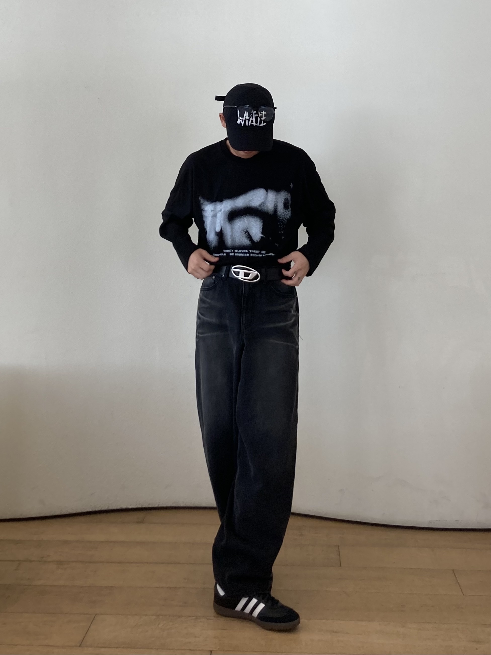 Diesel B-1DR Leather Belt with D Buckle Black, Adidas Samba OG Black White Gum 착용 스타일 - 4