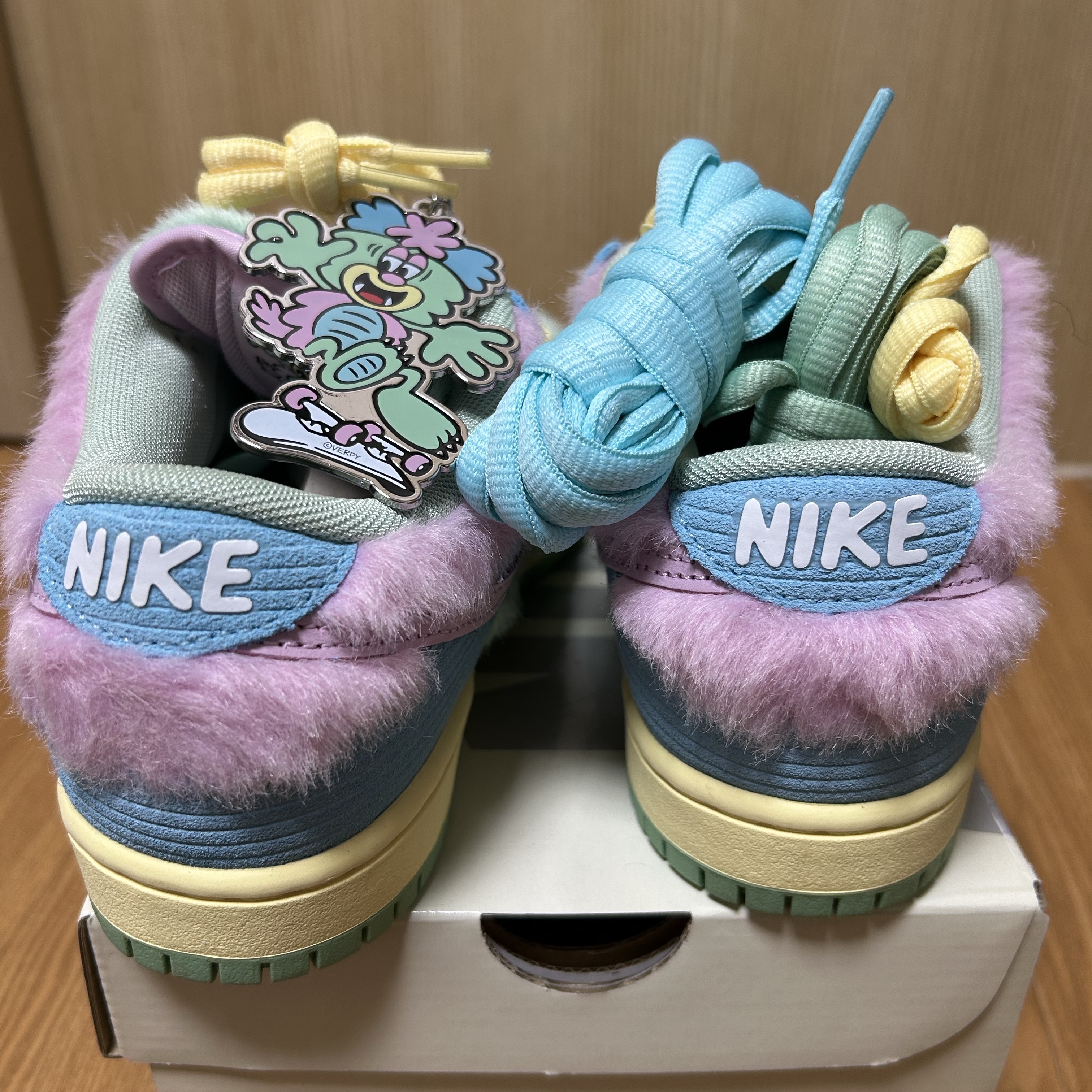 Nike x Verdy SB Dunk Low Pro Blue Gaze and Enamel Green 착용 스타일 - 3