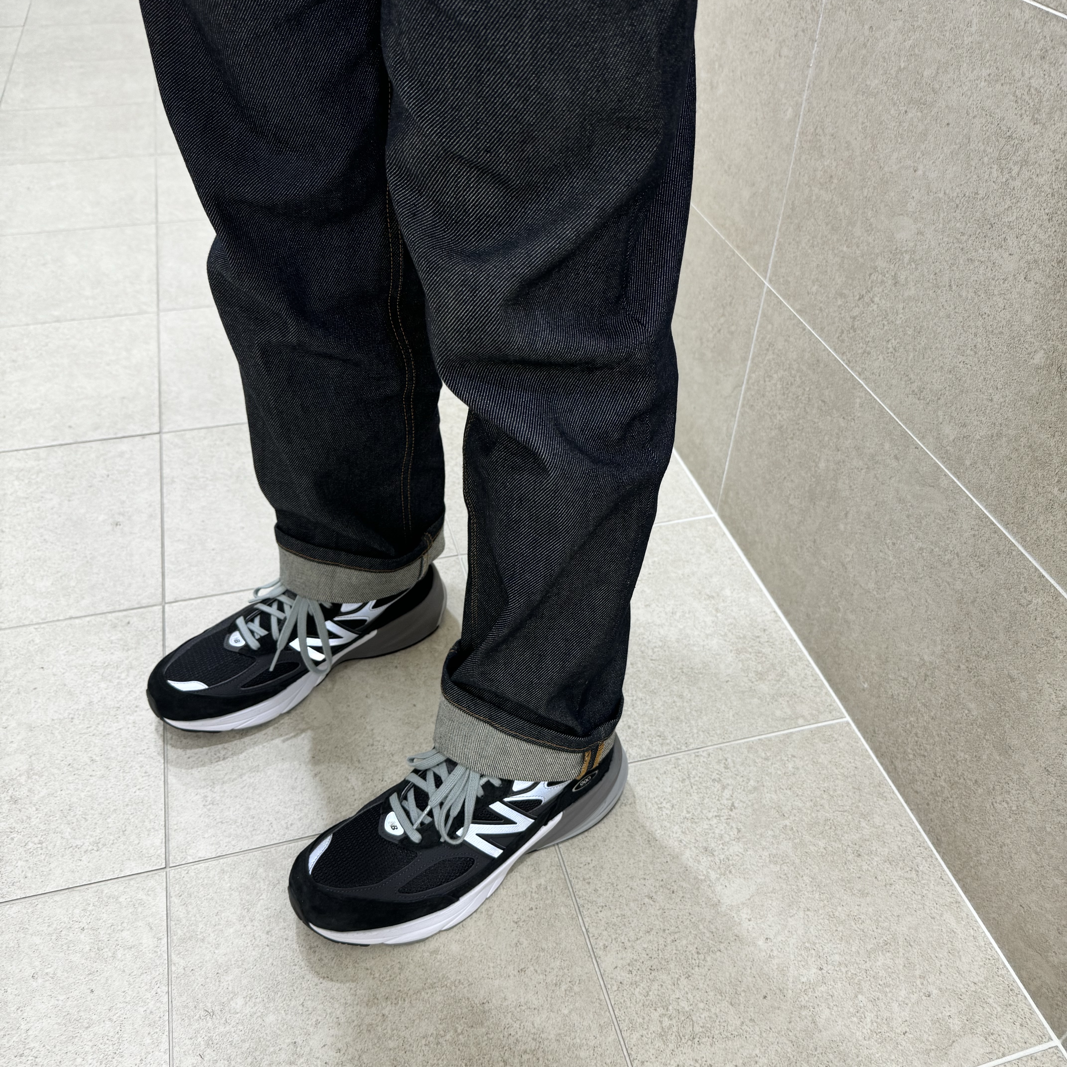 New Balance 990v6 Made in USA Black White 착용 스타일 - 2