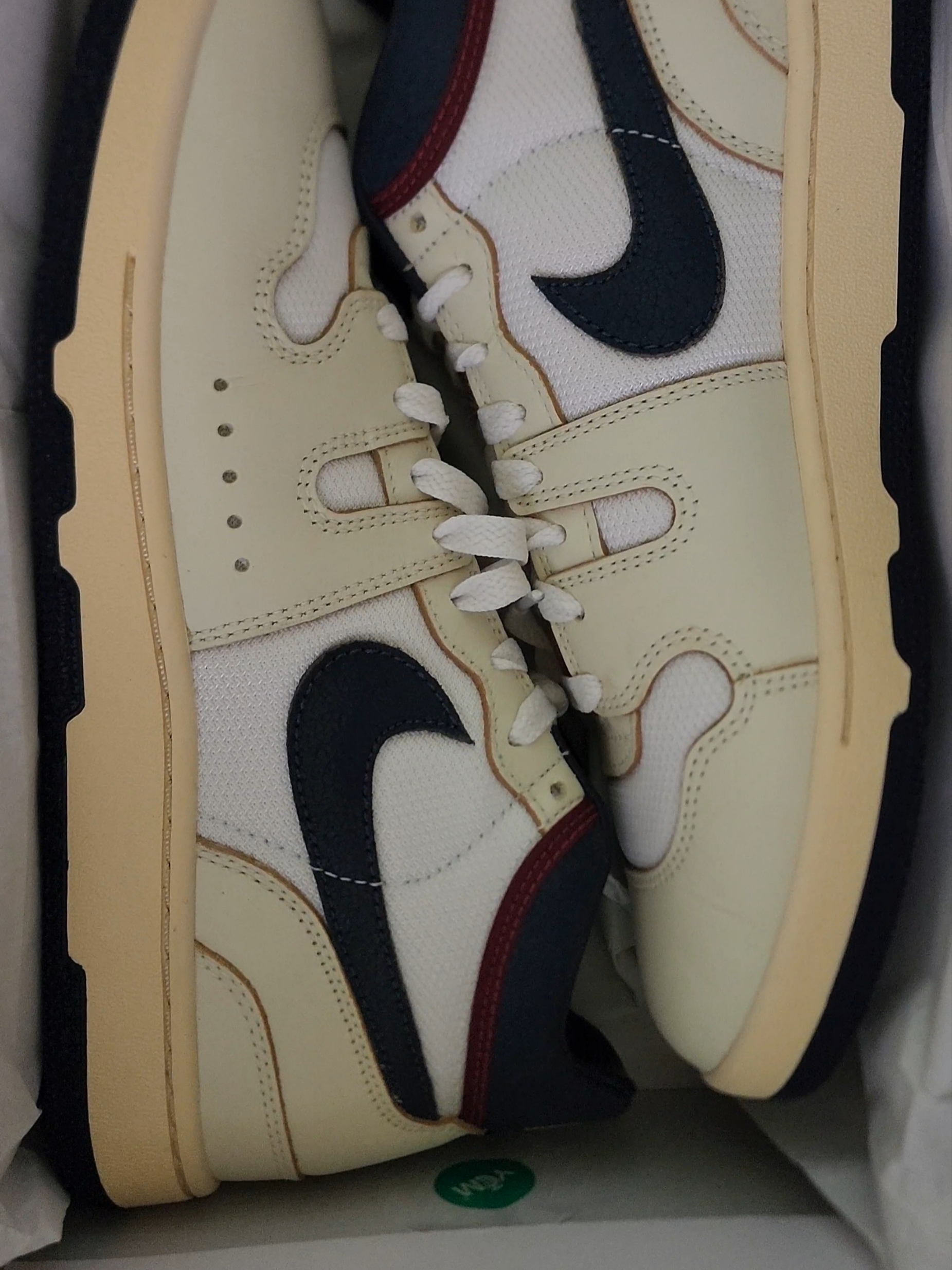 Nike Mac Attack Premium Coconut Milk and Midnight Navy 착용 스타일 - 1