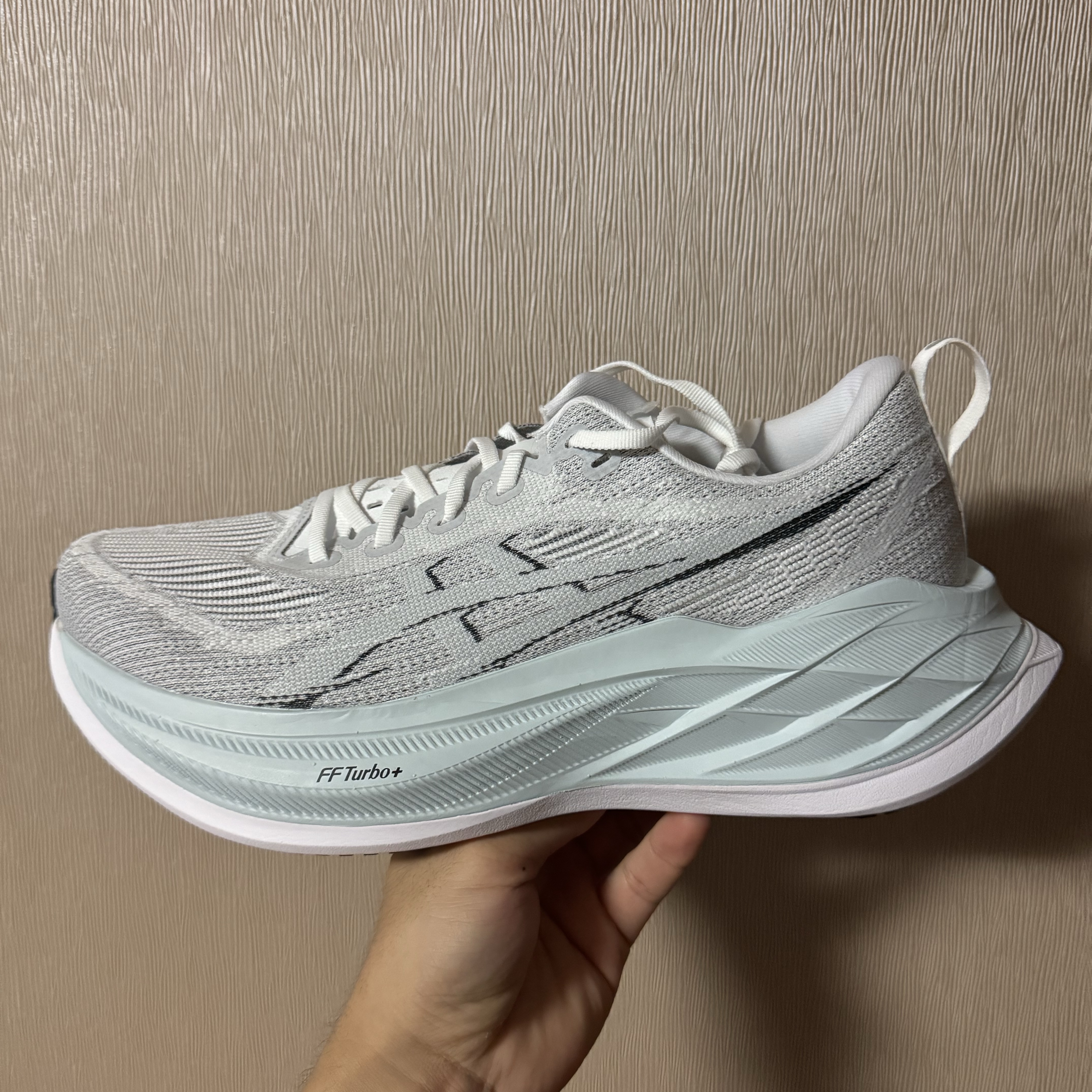 Asics Superblast 2 White Cool Grey 착용 스타일