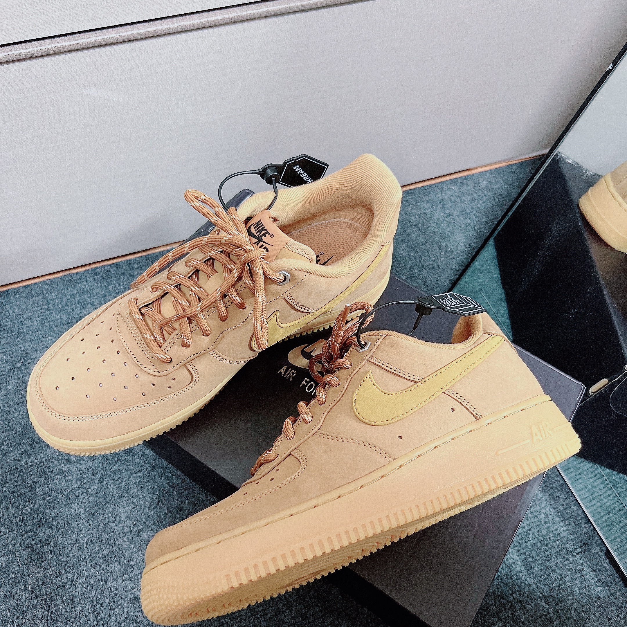 Nike Air Force 1 '07 WB Flax 착용 스타일 - 6