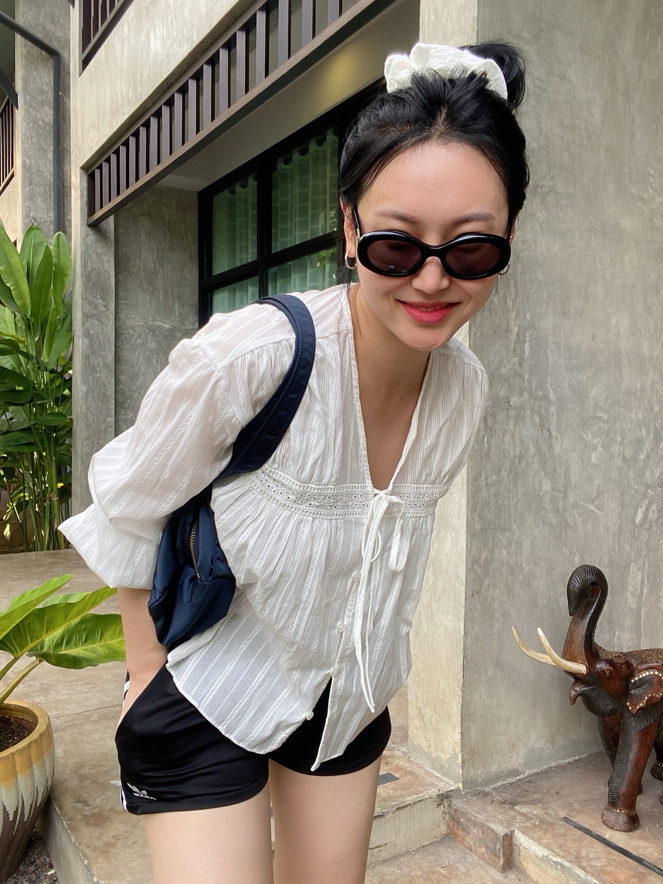 (W) Celine Triomphe 01 Sunglasses in Acetate Black, Porter Tanker Duffle Bag L Iron Blue 착용 스타일 - 1