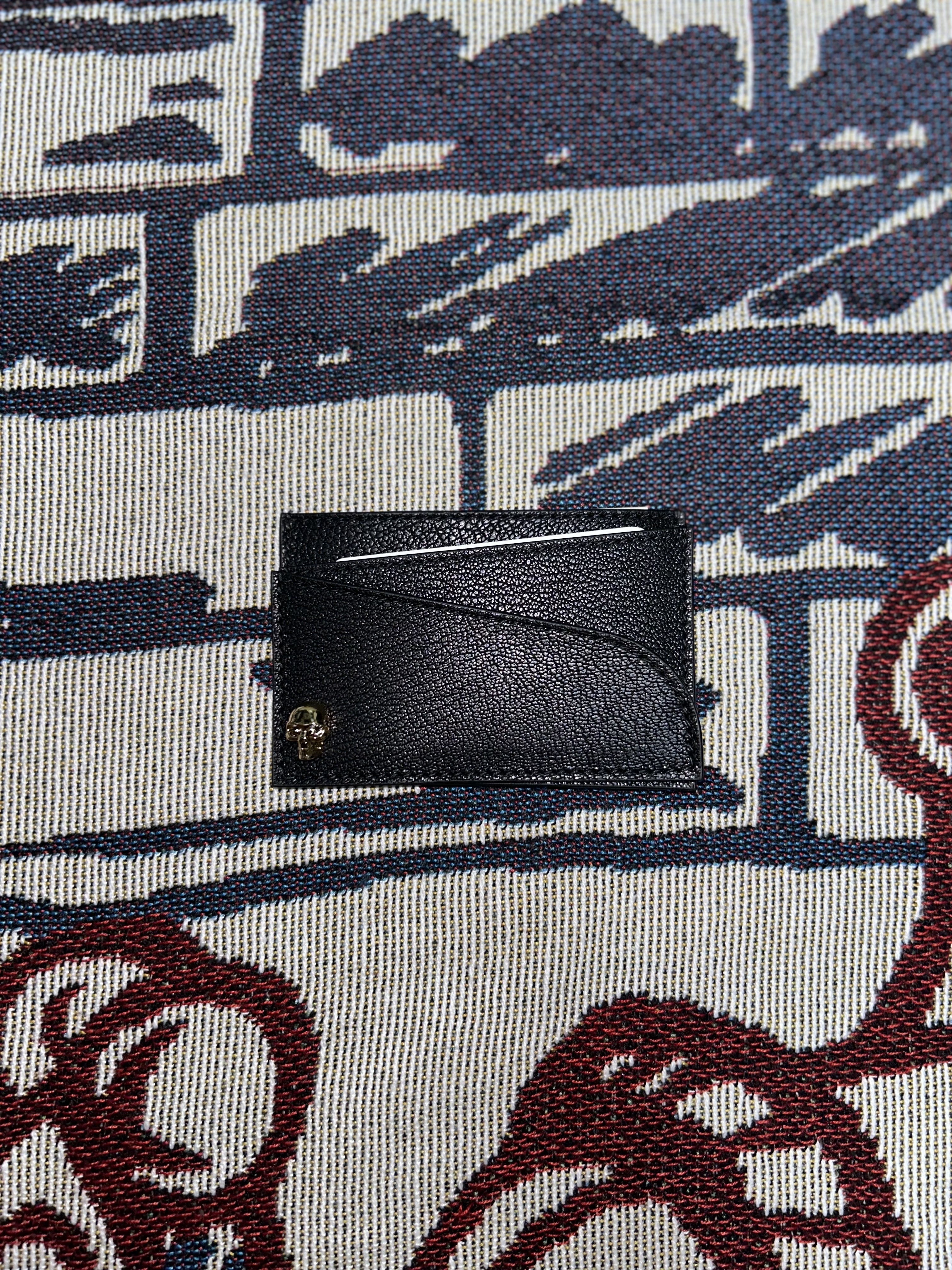 Alexander McQueen Skull Card Holder Black 착용 스타일 - 2