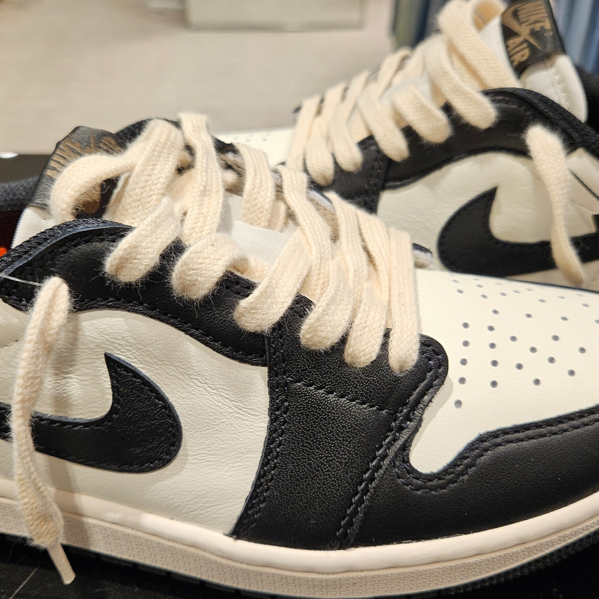 Jordan 1 Retro Low OG Mocha 착용 스타일 - 5