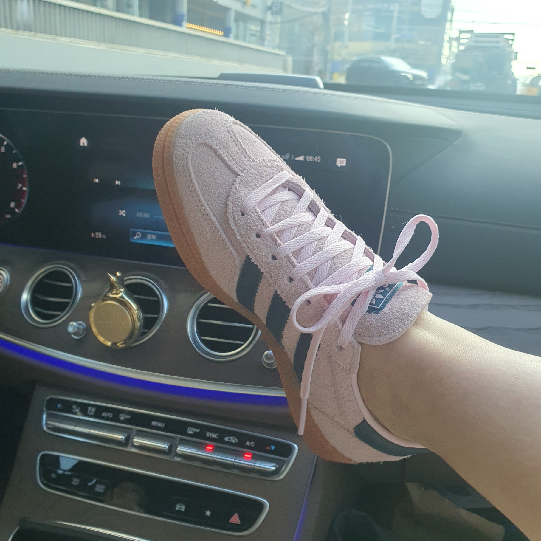 (W) Adidas Spezial Handball Clear Pink 착용 스타일