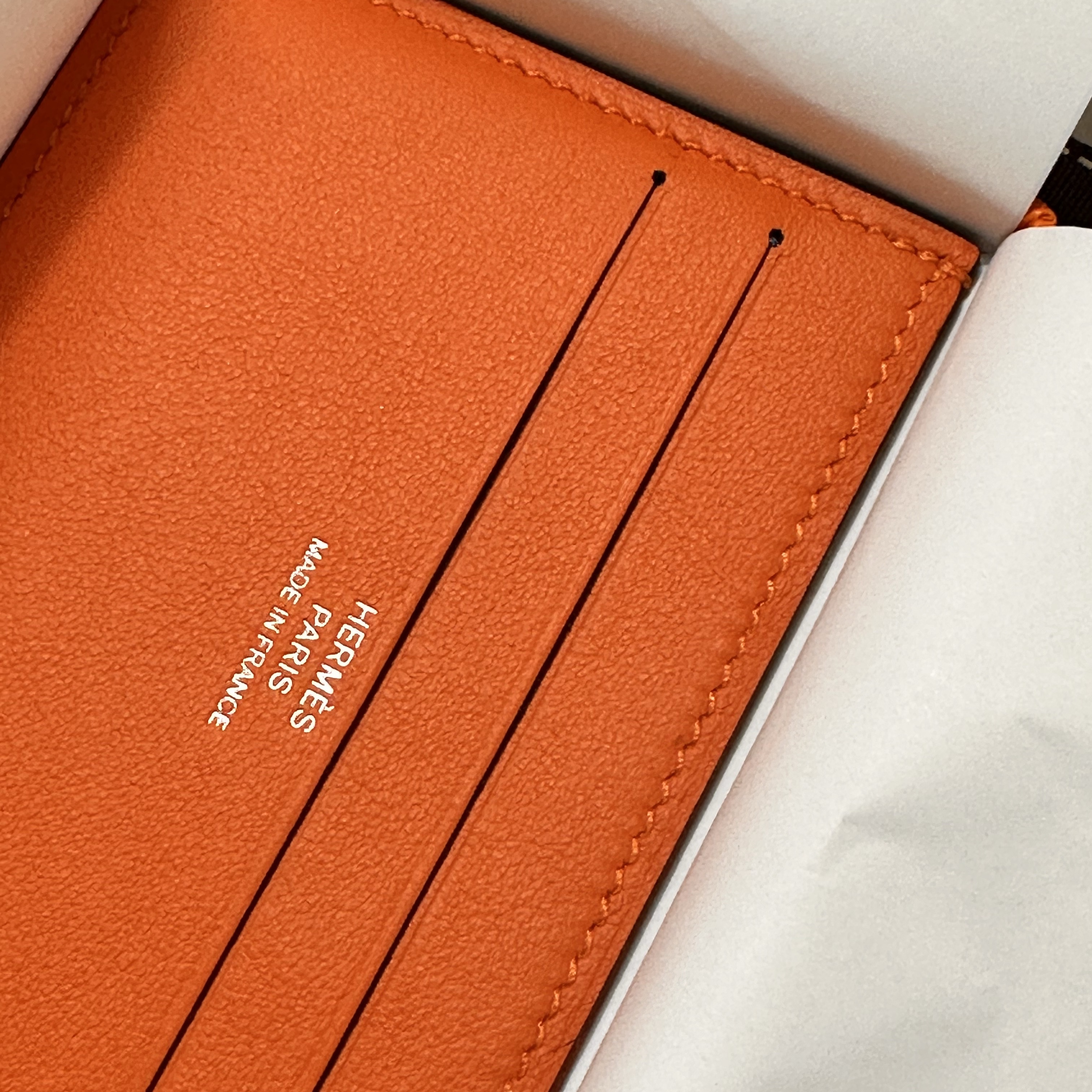 Hermes Citizen Twill Card Holder Swift Calfskin & Orange Bleu Riviera Vert Vertigo 착용 스타일
