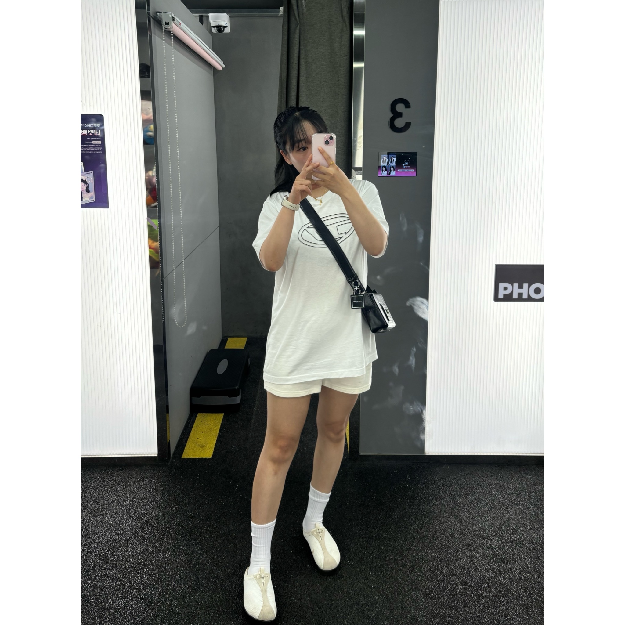 Diesel T-Just-Bigoval Vintage Cotton Jersey T-Shirt White, Wooyoungmi Square Mini Bag Black 착용 스타일