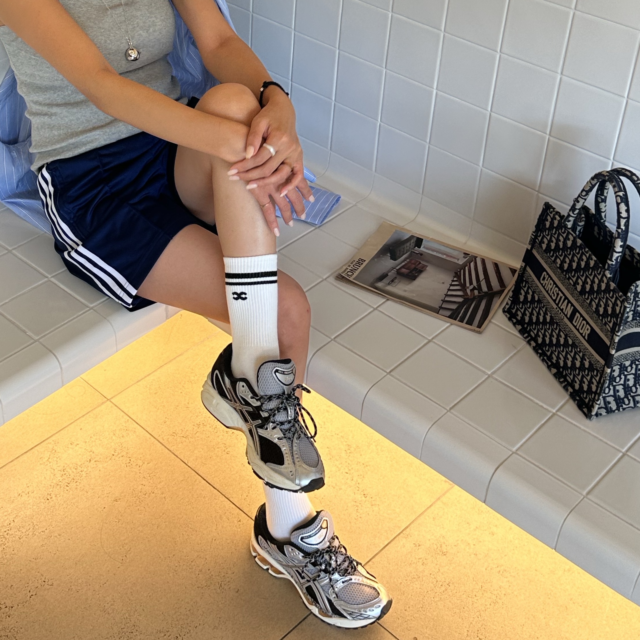 (W) Adidas Firebird Shorts Dark Blue - KR Sizing, Asics Gel-Nimbus 10.1 Piedmont Grey Pure Silver 착용 스타일 - 4