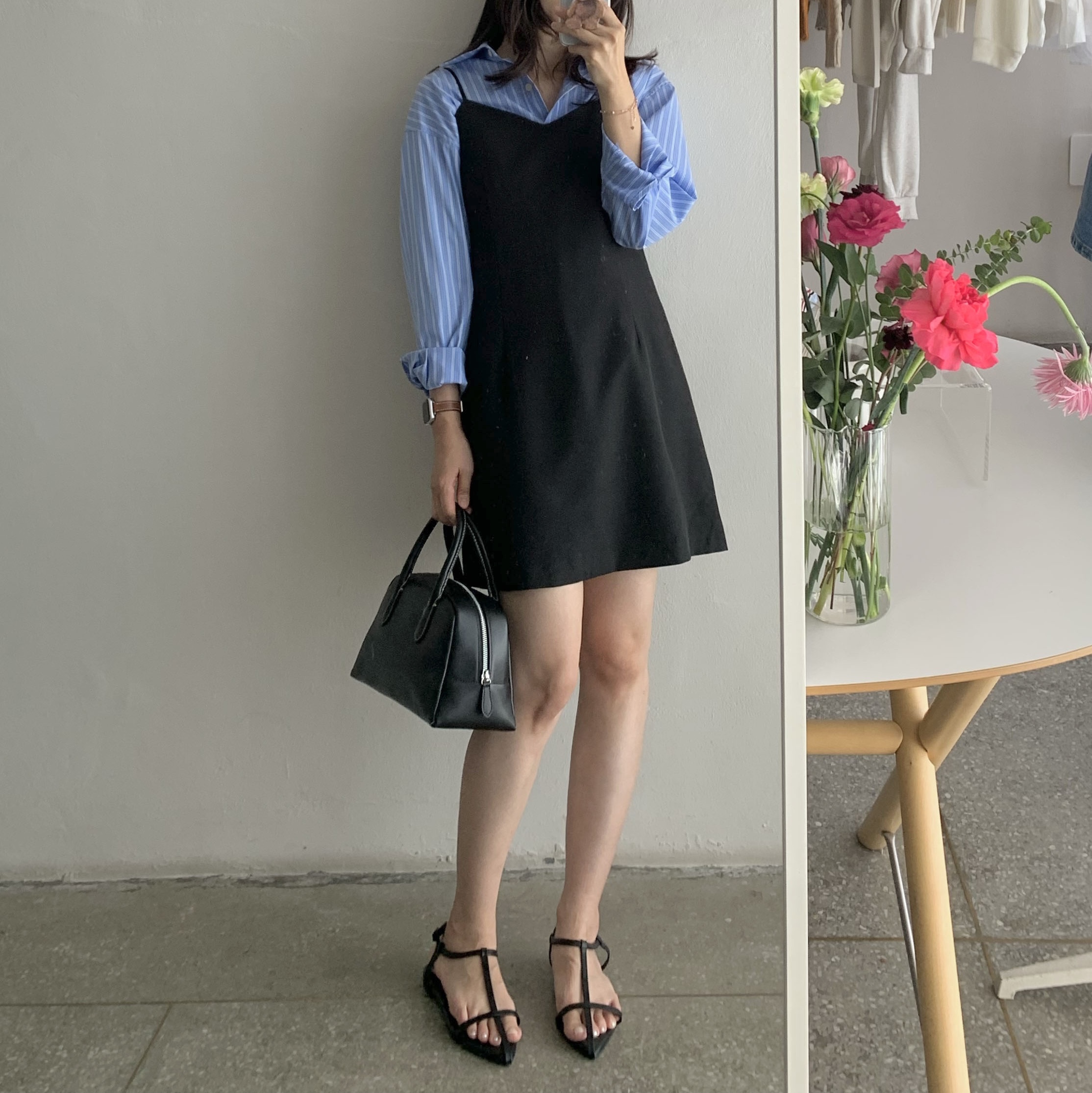 (W) Jil Sander Pointed Toe Leather Flat Sandal Black 착용 스타일 - 1