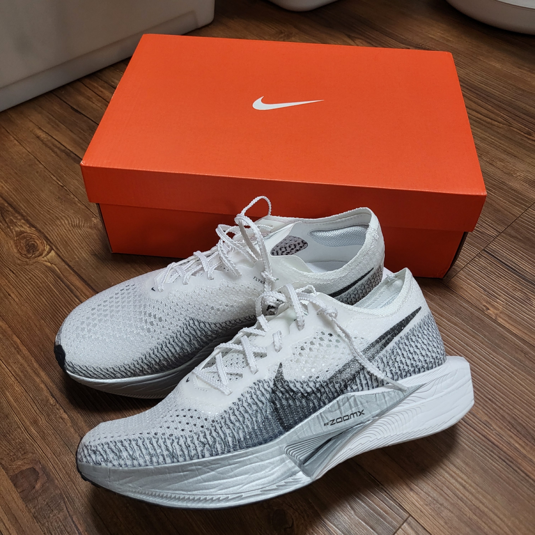 Nike ZoomX Vaporfly Next% 3 White Grey 착용 스타일