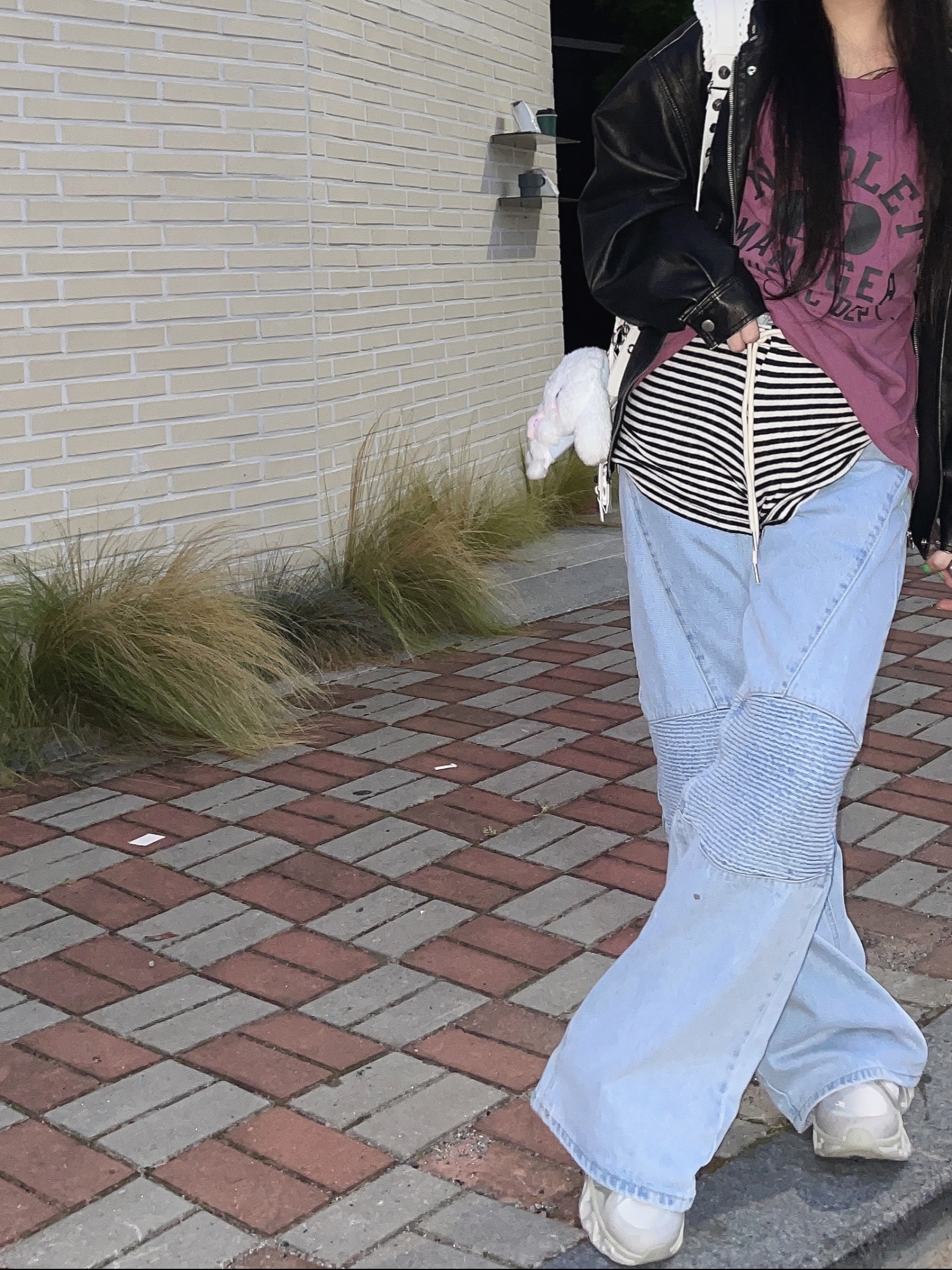 (W) On Running x Post Archive Faction (Paf) Cloudmonster 2 Moondust Chalk, Balenciaga Arena Lambskin Le Cagole XS Shoulder Bag White 착용 스타일 - 1